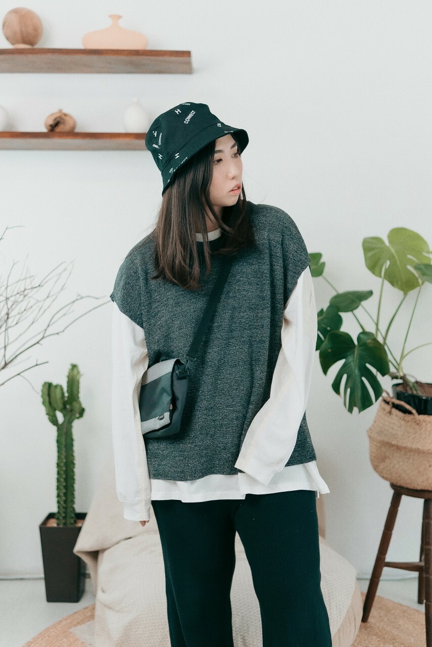 寬鬆針織衫穿搭白襯衫