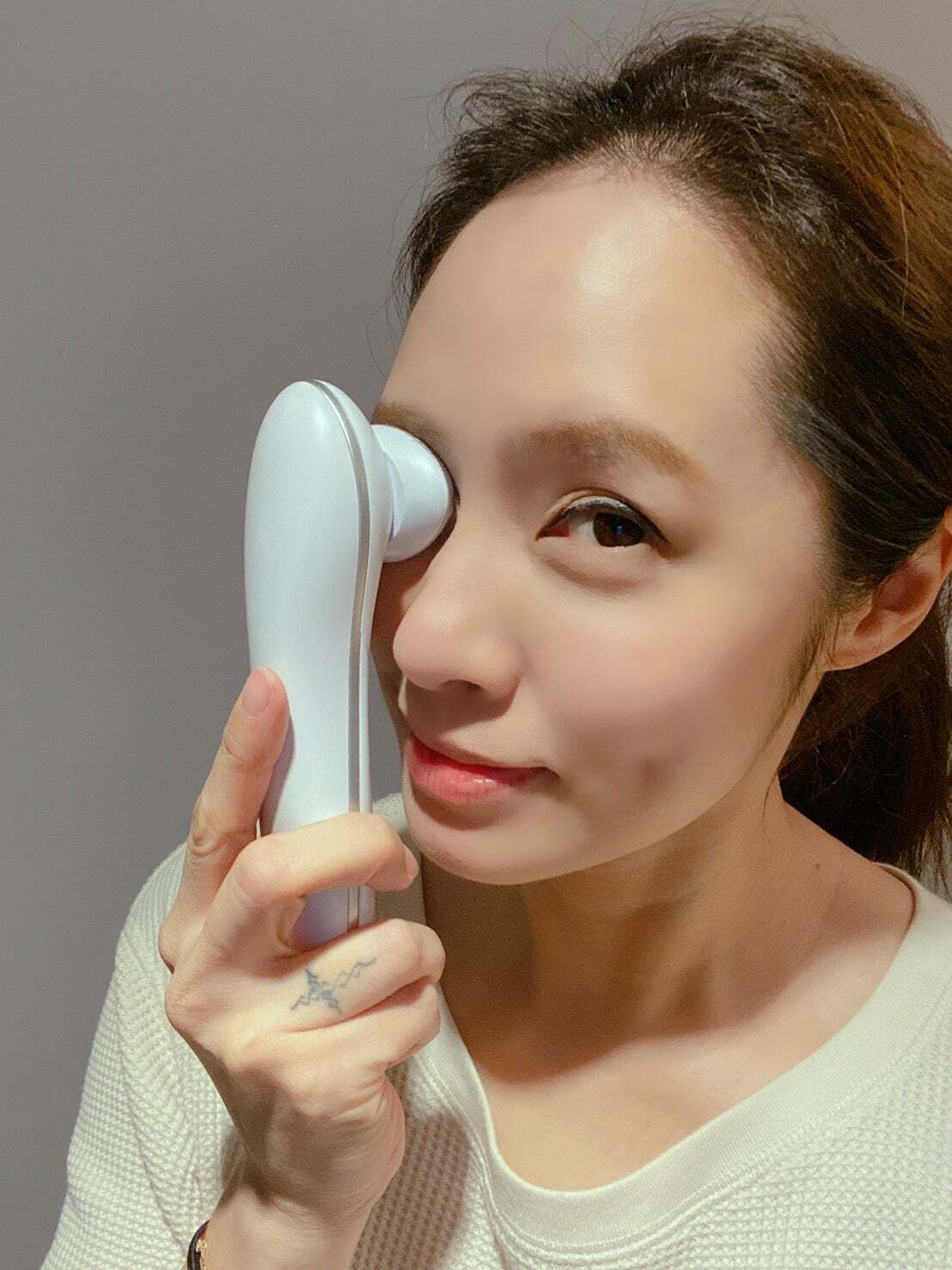 洪百榕推薦Beroso緊緻亮眸逆齡冷暖按摩美顏機