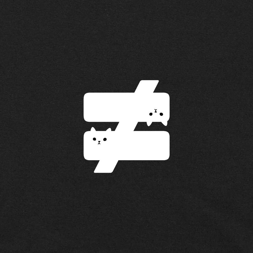 字裡貓間T恤 - 不等號