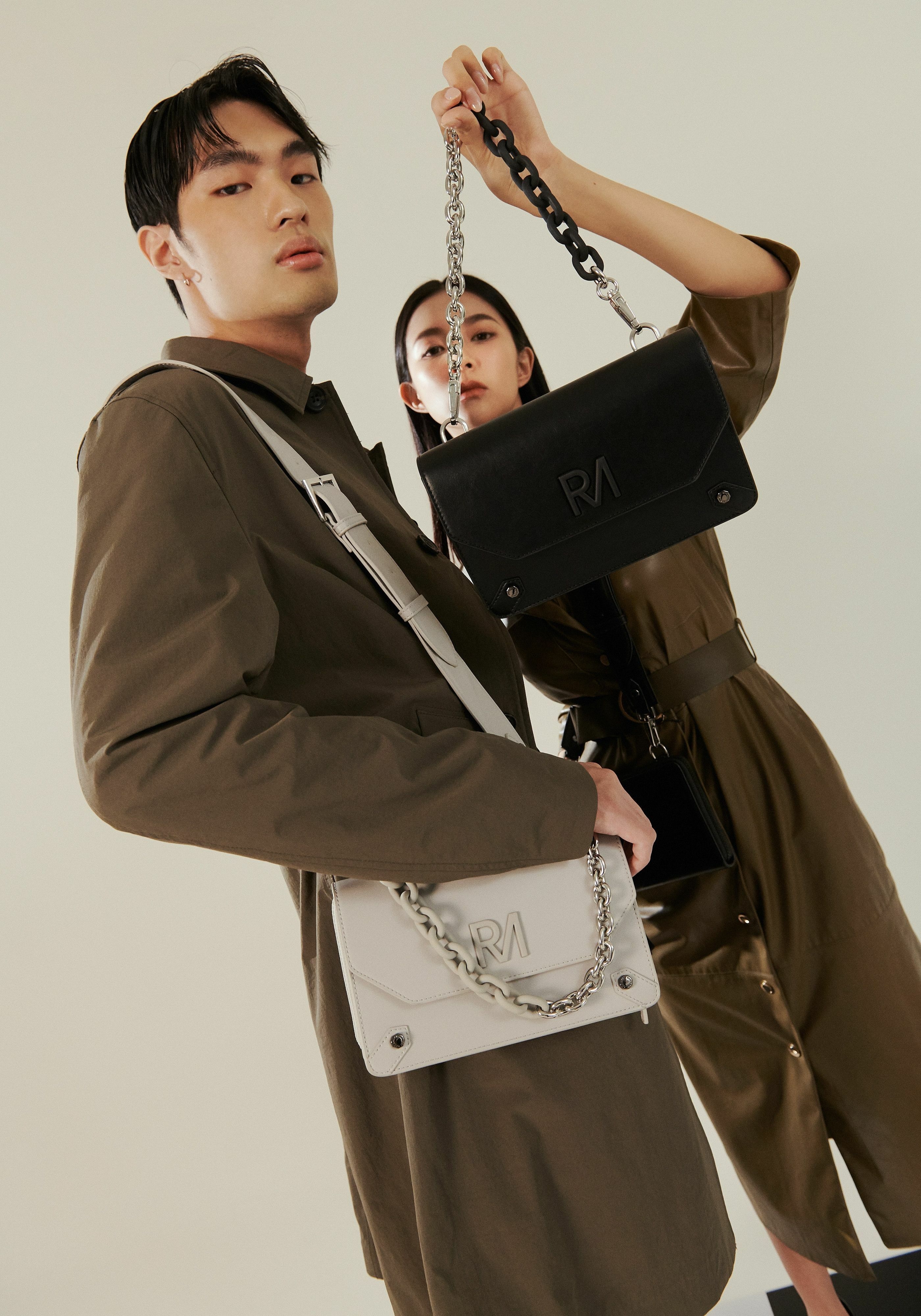 玩酷黑曜斜背包