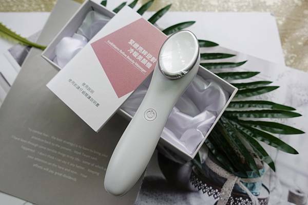 艾摩爾推薦Beroso緊緻亮眸逆齡冷暖按摩美顏機