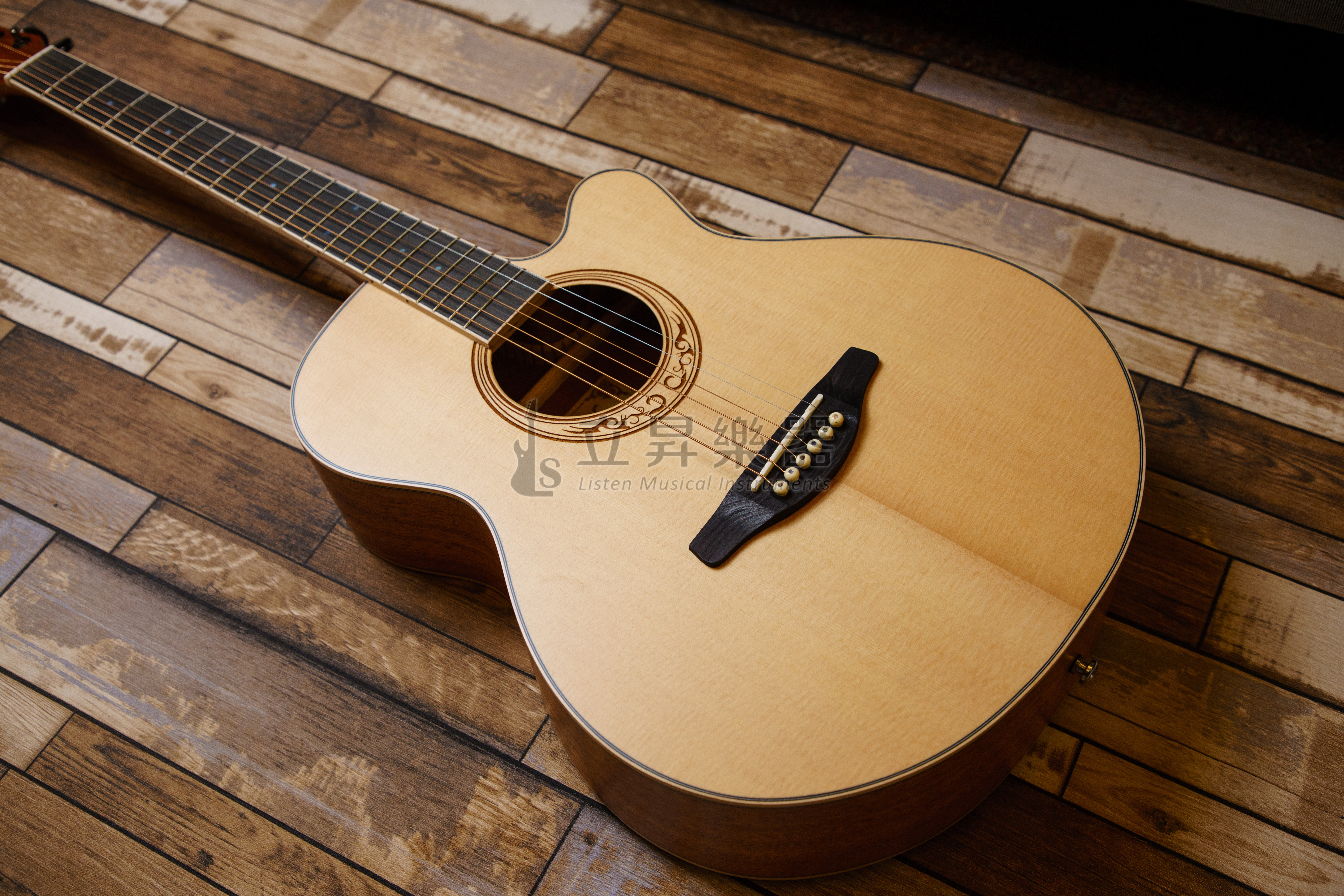 木吉他 METRIC MTC-S01S 40吋 雲杉面單板 桃花心木側背板 OM桶缺角 楓木包邊 (送厚琴袋、配件包) 第 3 張圖片｜三峽吉他 / Bass