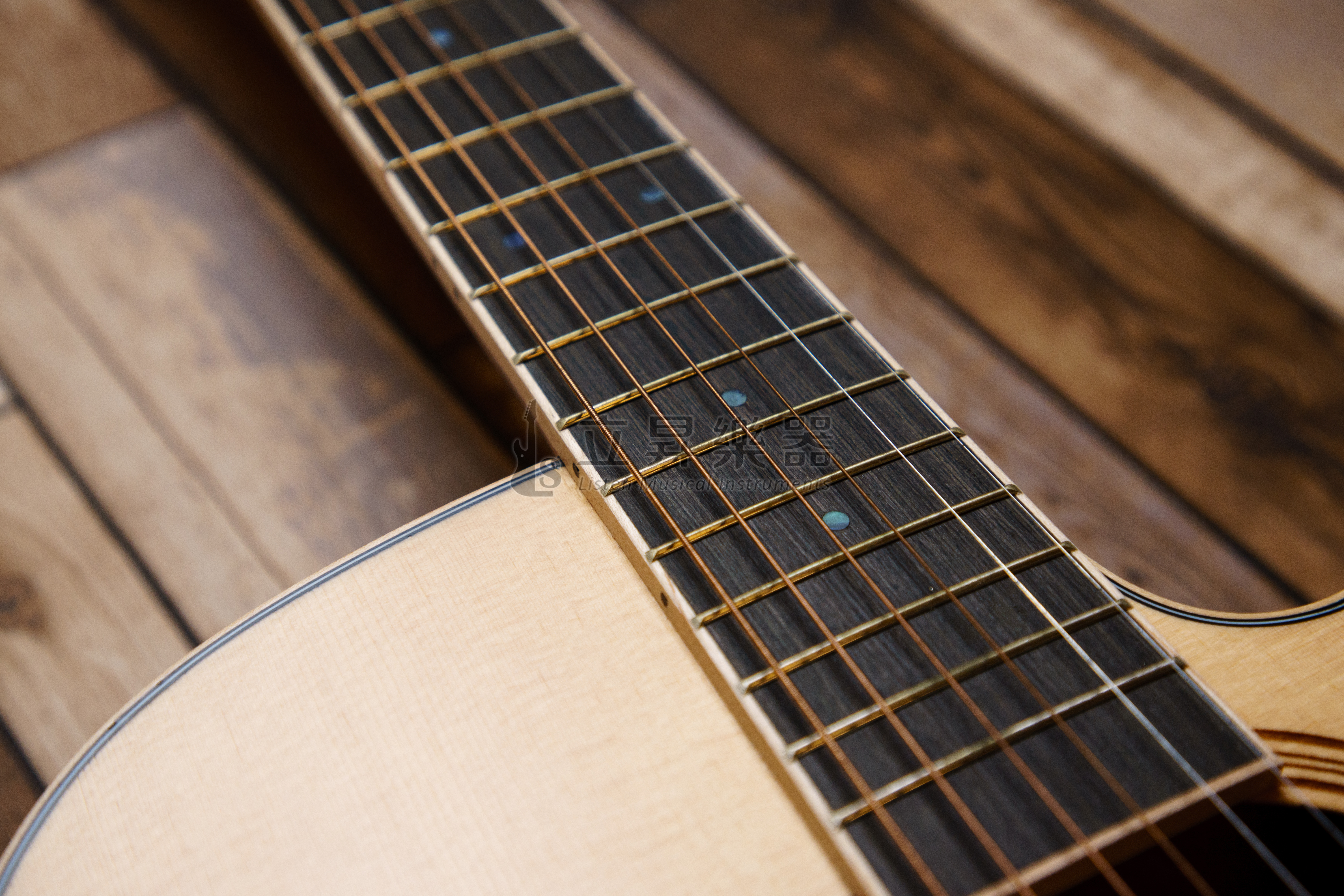 木吉他 METRIC MTC-S01S 40吋 雲杉面單板 桃花心木側背板 OM桶缺角 楓木包邊 (送厚琴袋、配件包) 第 5 張圖片｜三峽吉他 / Bass