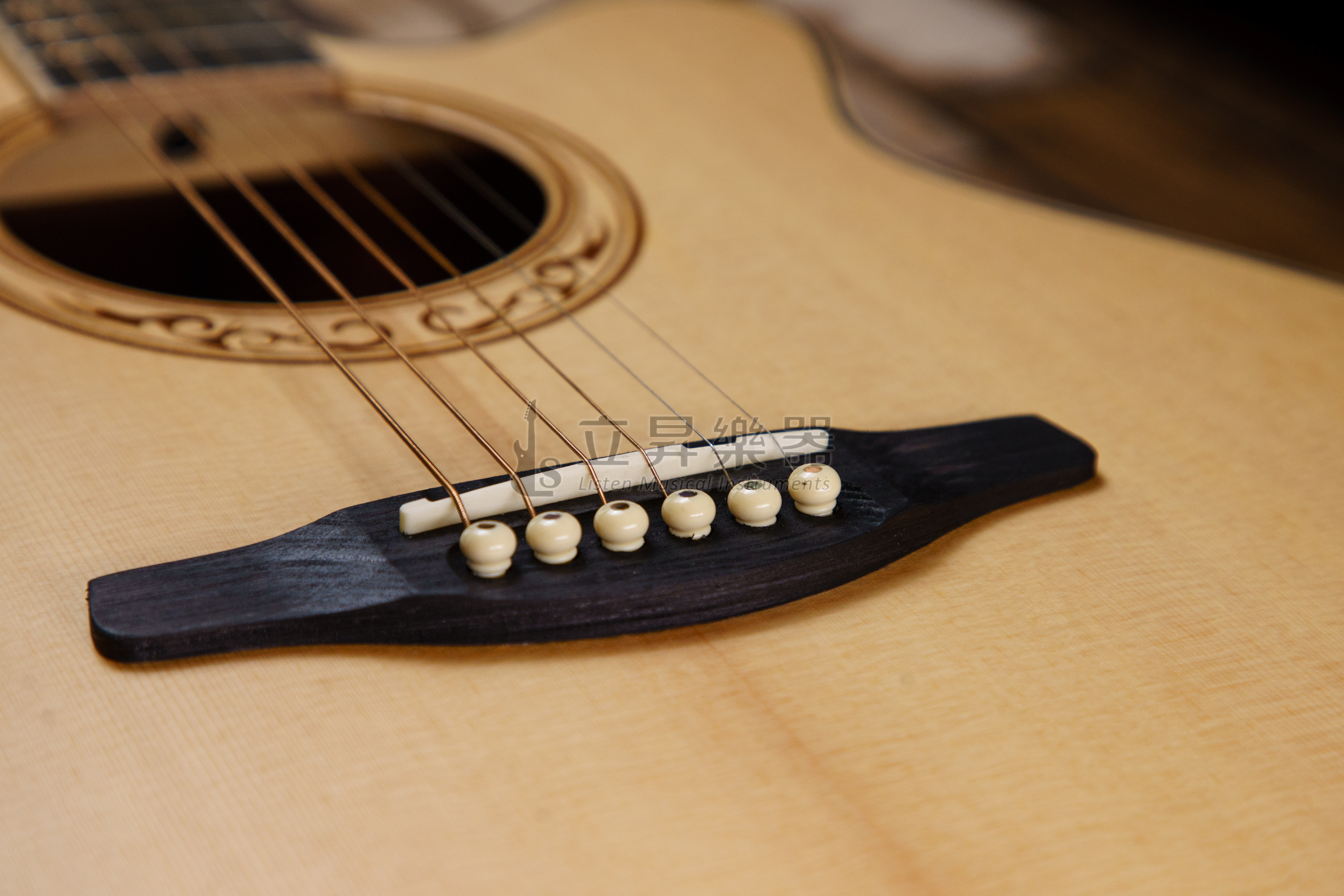 木吉他 METRIC MTC-S01S 40吋 雲杉面單板 桃花心木側背板 OM桶缺角 楓木包邊 (送厚琴袋、配件包) 第 4 張圖片｜三峽吉他 / Bass