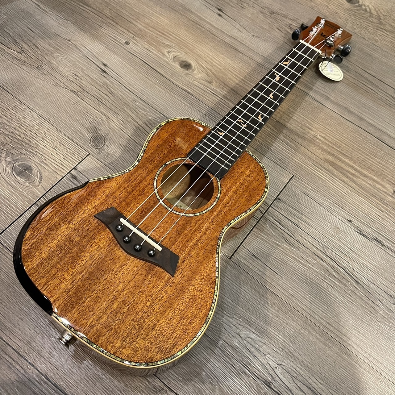 Weissenberg U3ME 烏克麗麗 相思木 可插電 加振拾音器