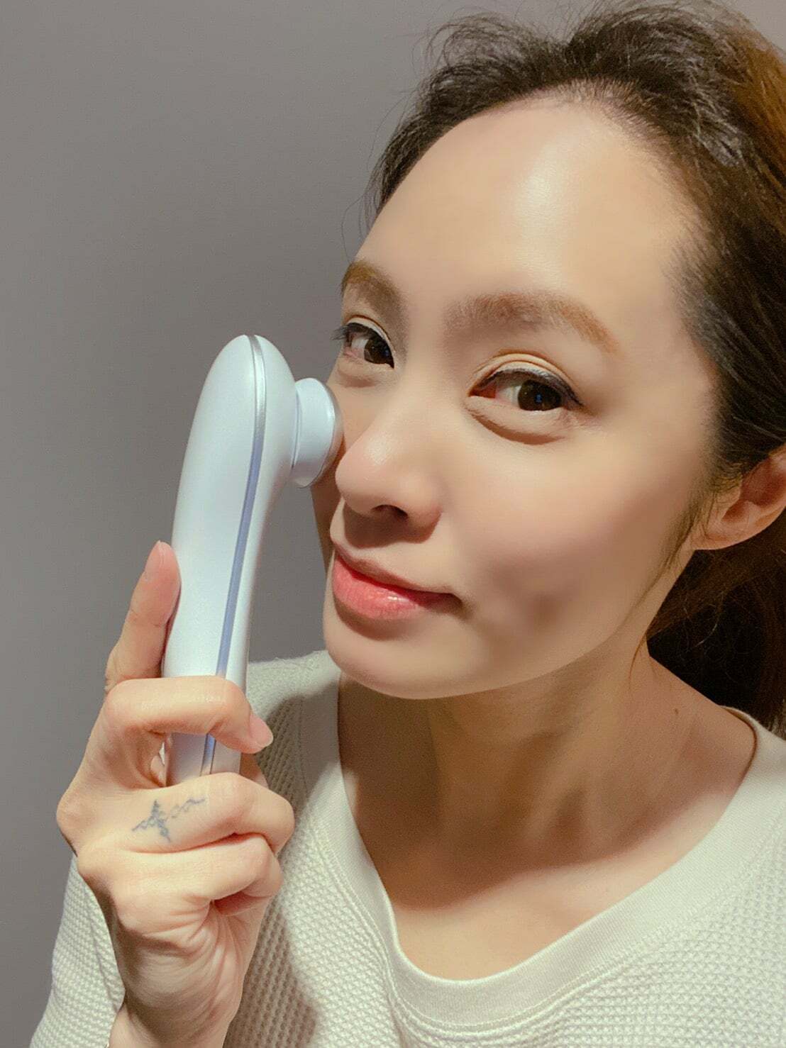 藝人洪百榕推薦Beroso緊緻亮眸逆齡冷暖按摩美顏機