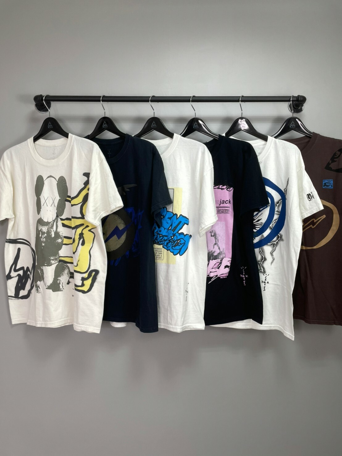 Travis Scott X Fragment design X KAWS 藤原浩 聯名 短T