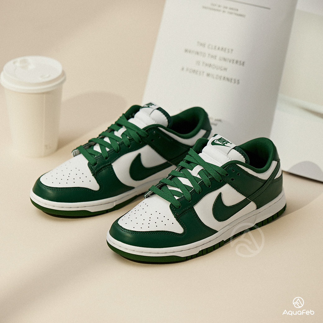 varsity green nike dunks