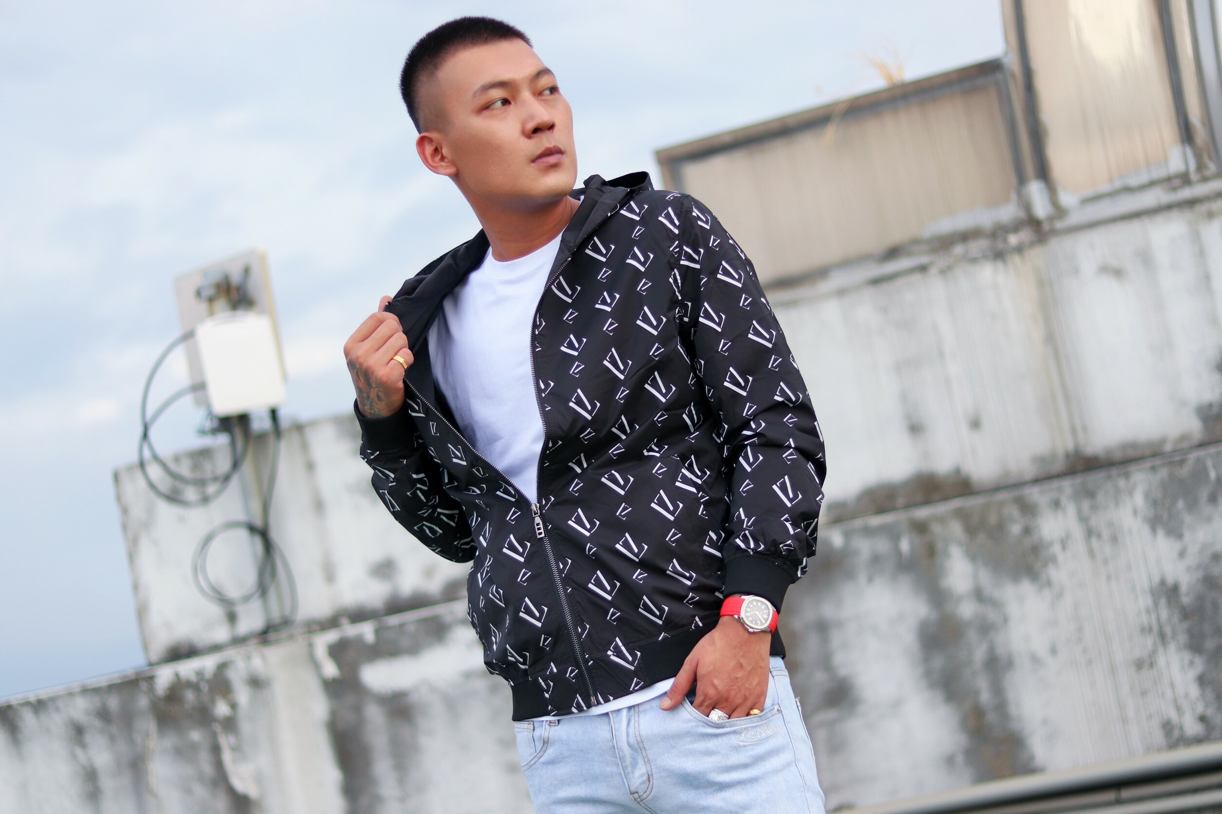 Lazy Man  防潑水滿版Logo 連帽拉鍊外套