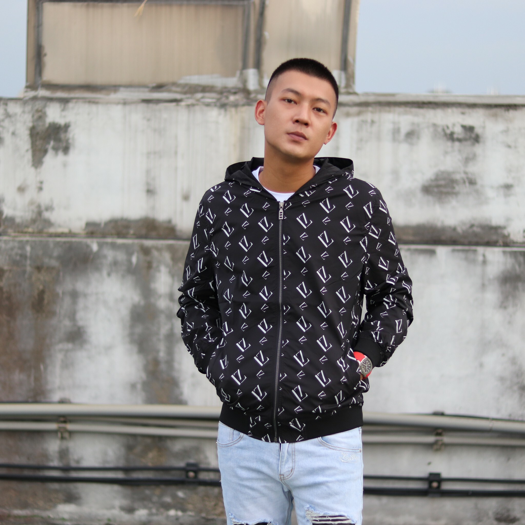 Lazy Man  防潑水滿版Logo 連帽拉鍊外套