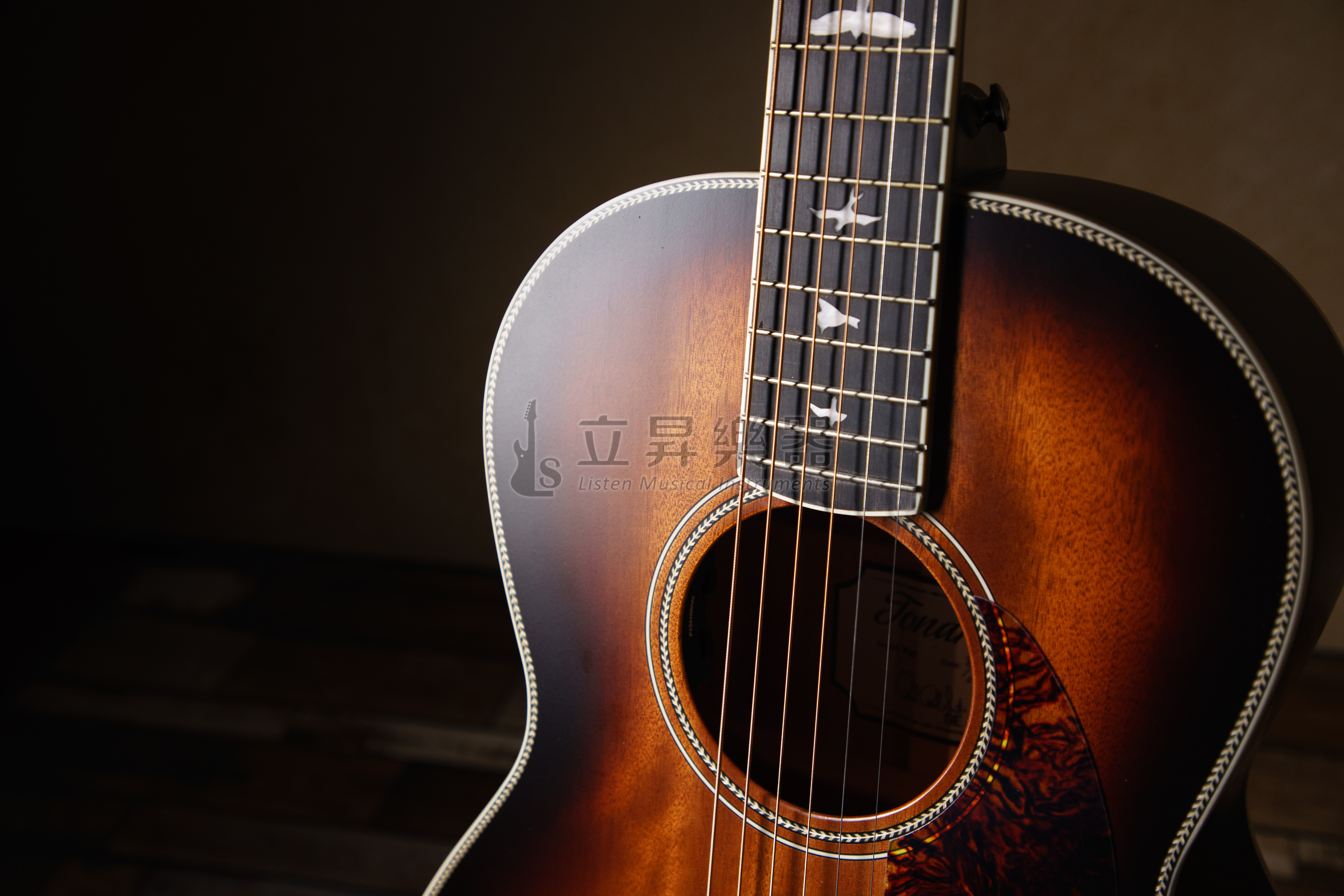 PRS PRS SE P20E TS 菸草漸層色 電木吉他 Parlor 桶身 桃花心面單板 側背板桃花心木 Fishman GT1 拾音器 附原廠厚琴袋 型號PPE20SATS 第 3 張圖片｜三峽吉他 / Bass