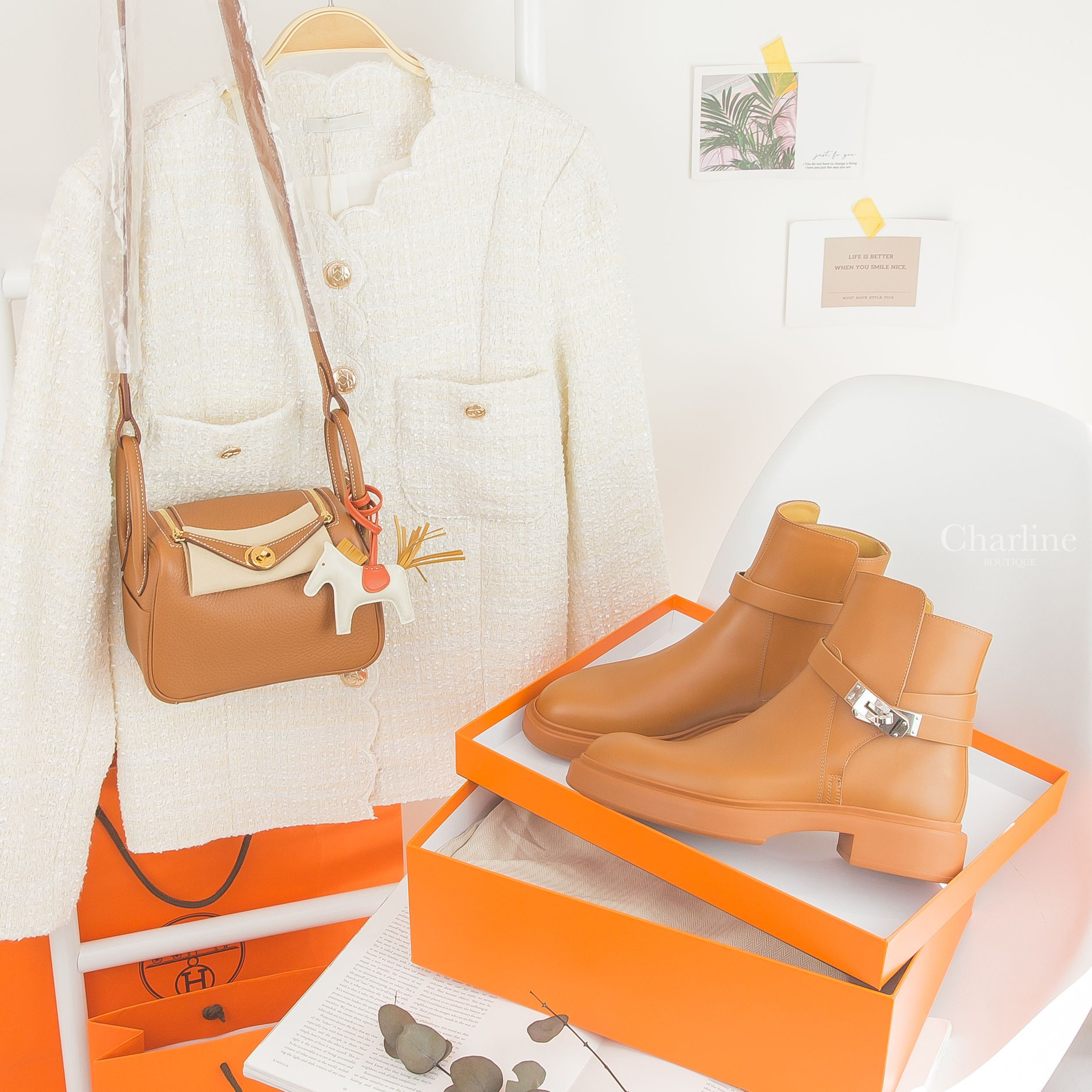 Hermès Veo Ankle Boot 自然棕色銀釦小牛皮低跟踝靴,Hermès Lindy Mini 37 Gold T/C 焦糖色金釦,Hermès Horse Charm PM 奶昔白小馬吊飾-Charline Boutique 精品代購