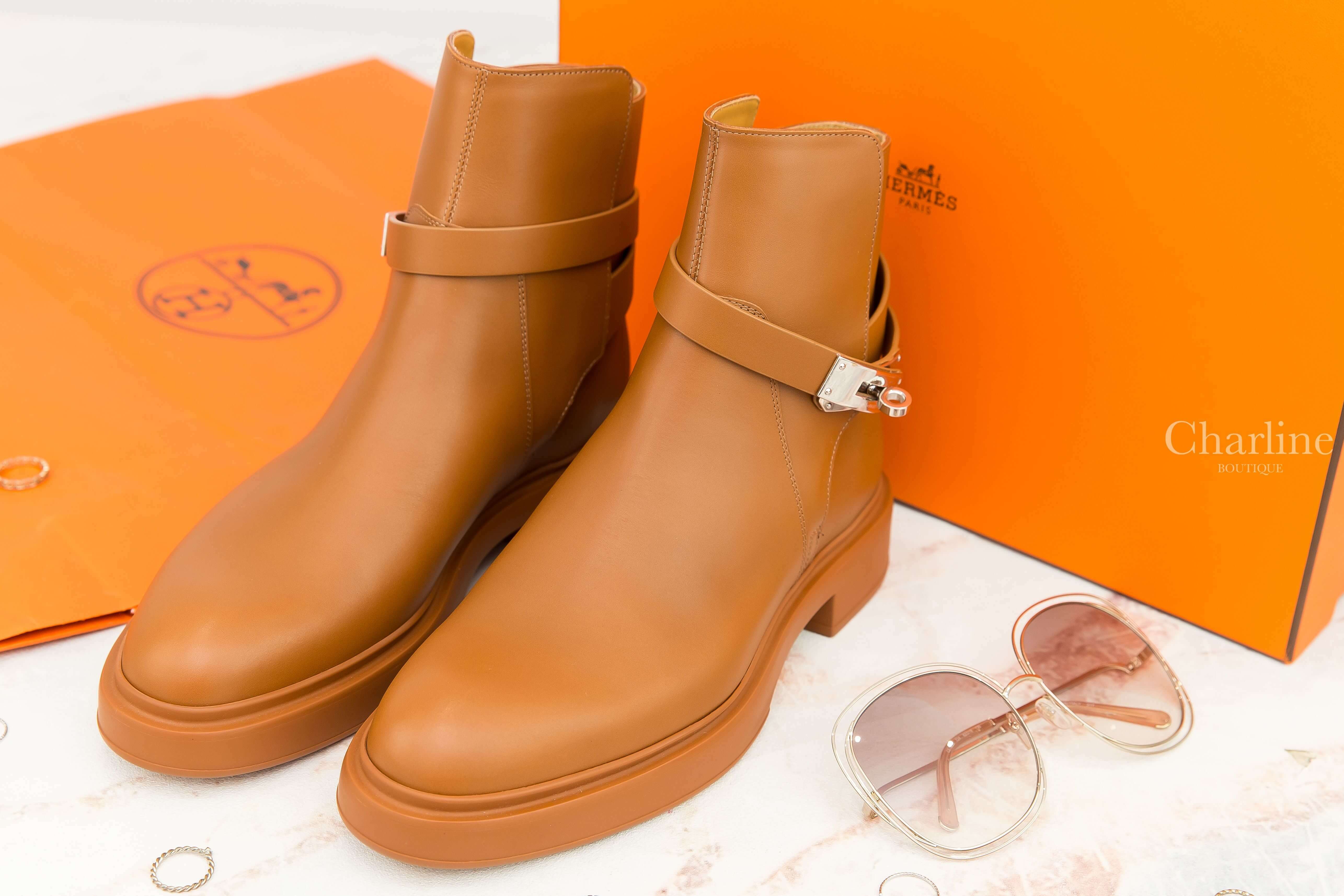 Hermès Veo Ankle Boot 自然棕色銀釦小牛皮低跟踝靴-Charline Boutique 精品代購