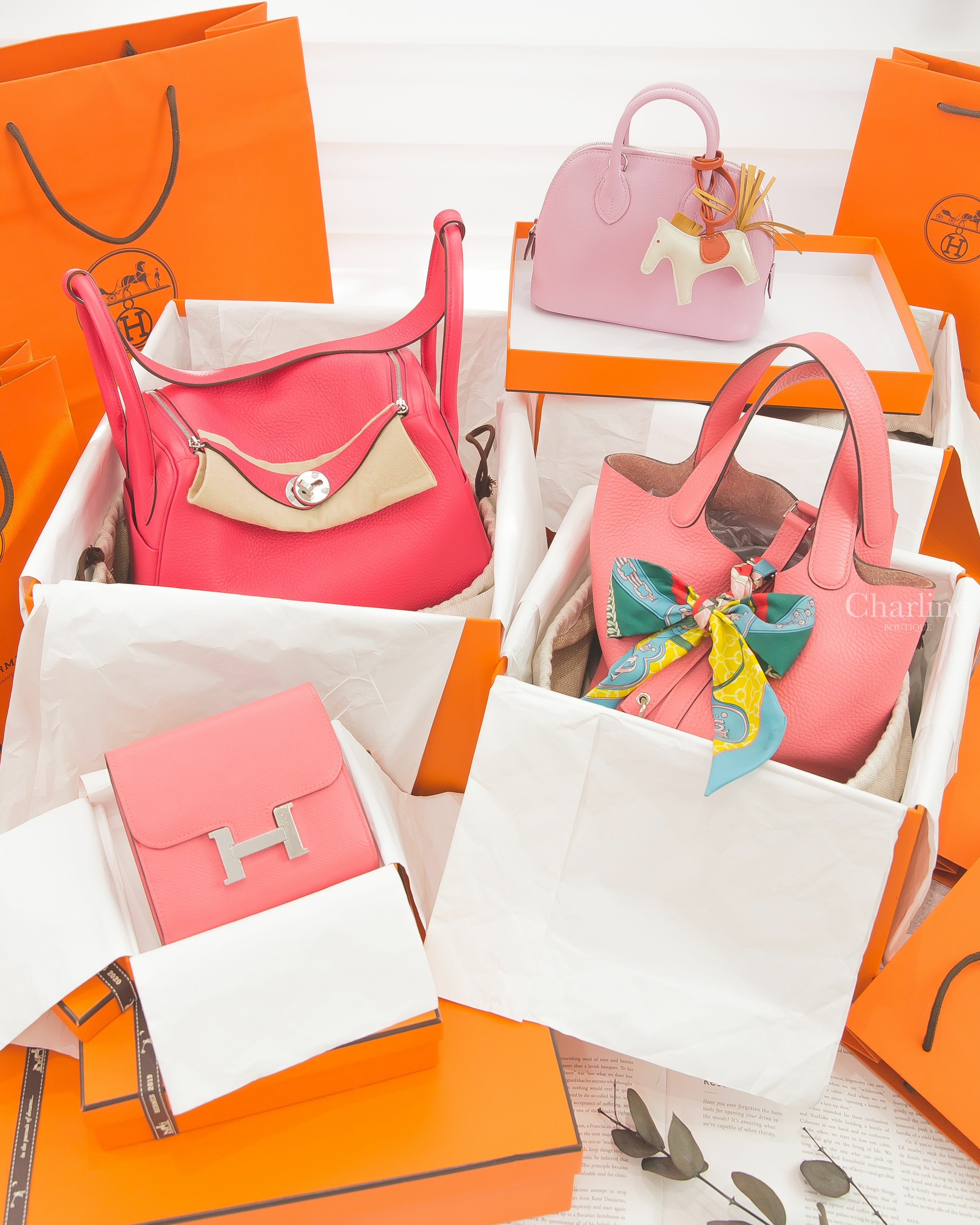 Hermès Bolide Mini X9 錦葵粉銀釦,Hermès Lindy 26cm I6 玫瑰桃粉色銀釦,Hermès Horse Charm PM 奶昔白小馬吊飾-Charline Boutique 精品代購