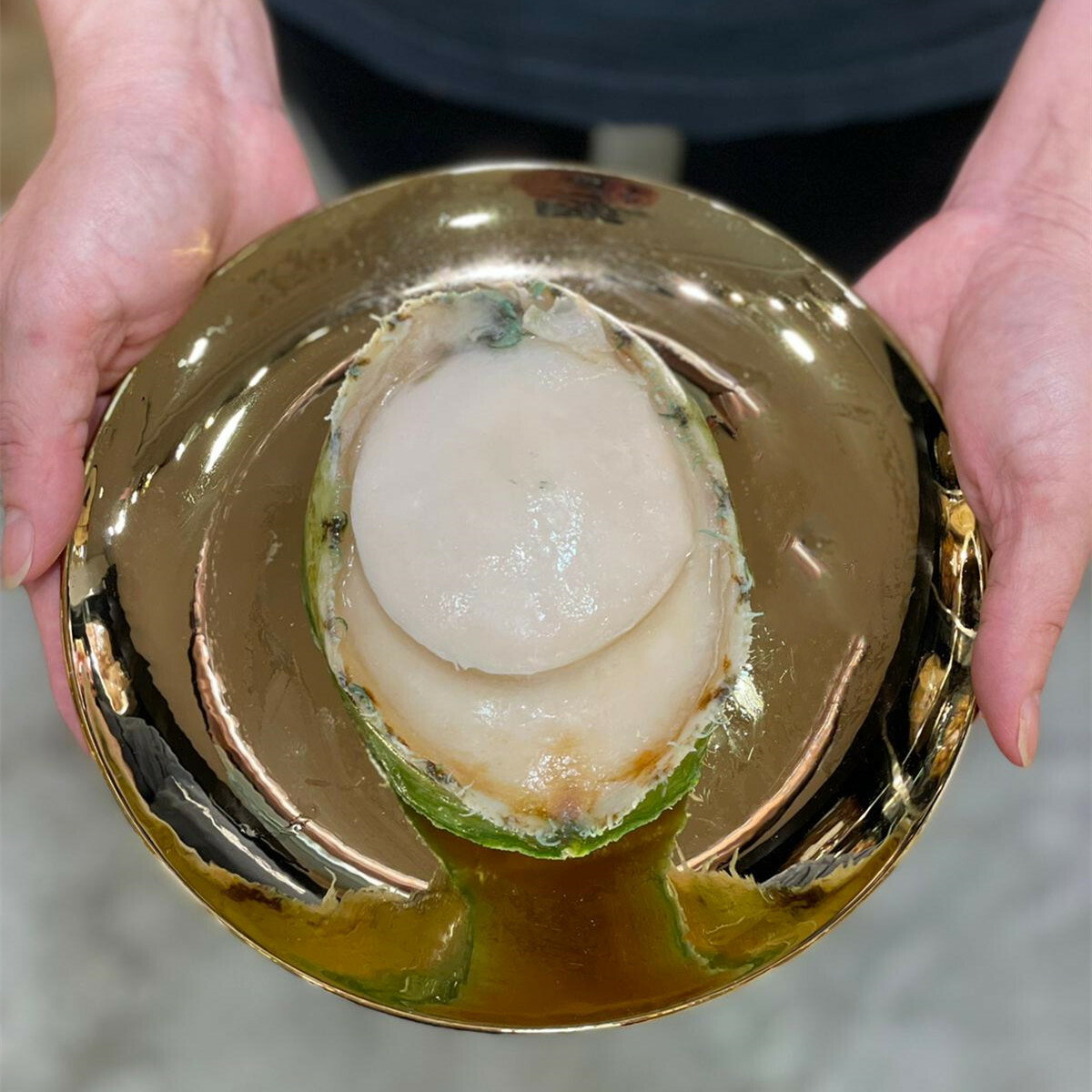 【急凍澳洲（1-2頭）鮑魚】由於每一隻的克數唔同，需要致電：25591097 查詢，或者WhatsApp ：98867492購買