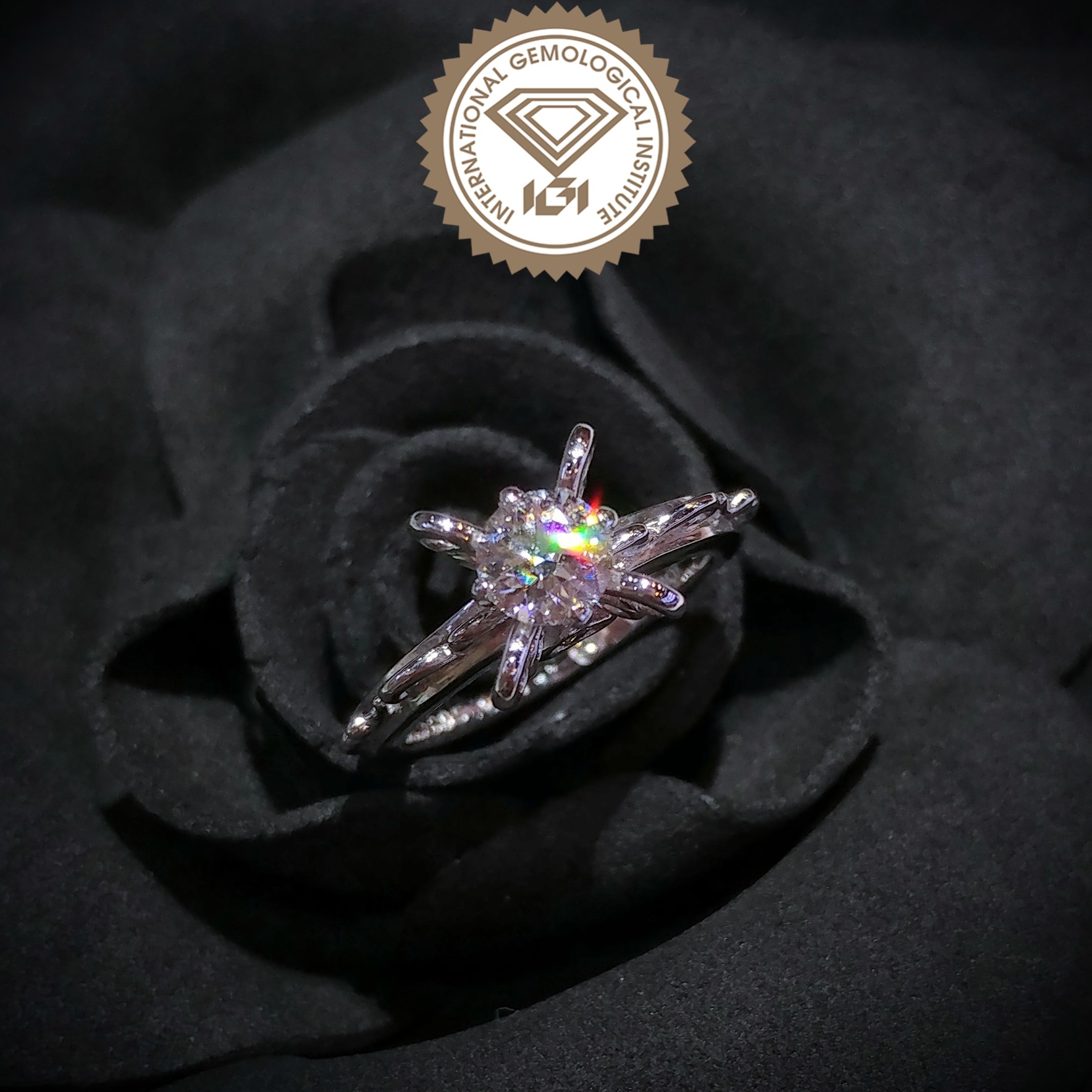 全新18K白金【單粒51份鑽石】配小鑽共56份鑽石戒指