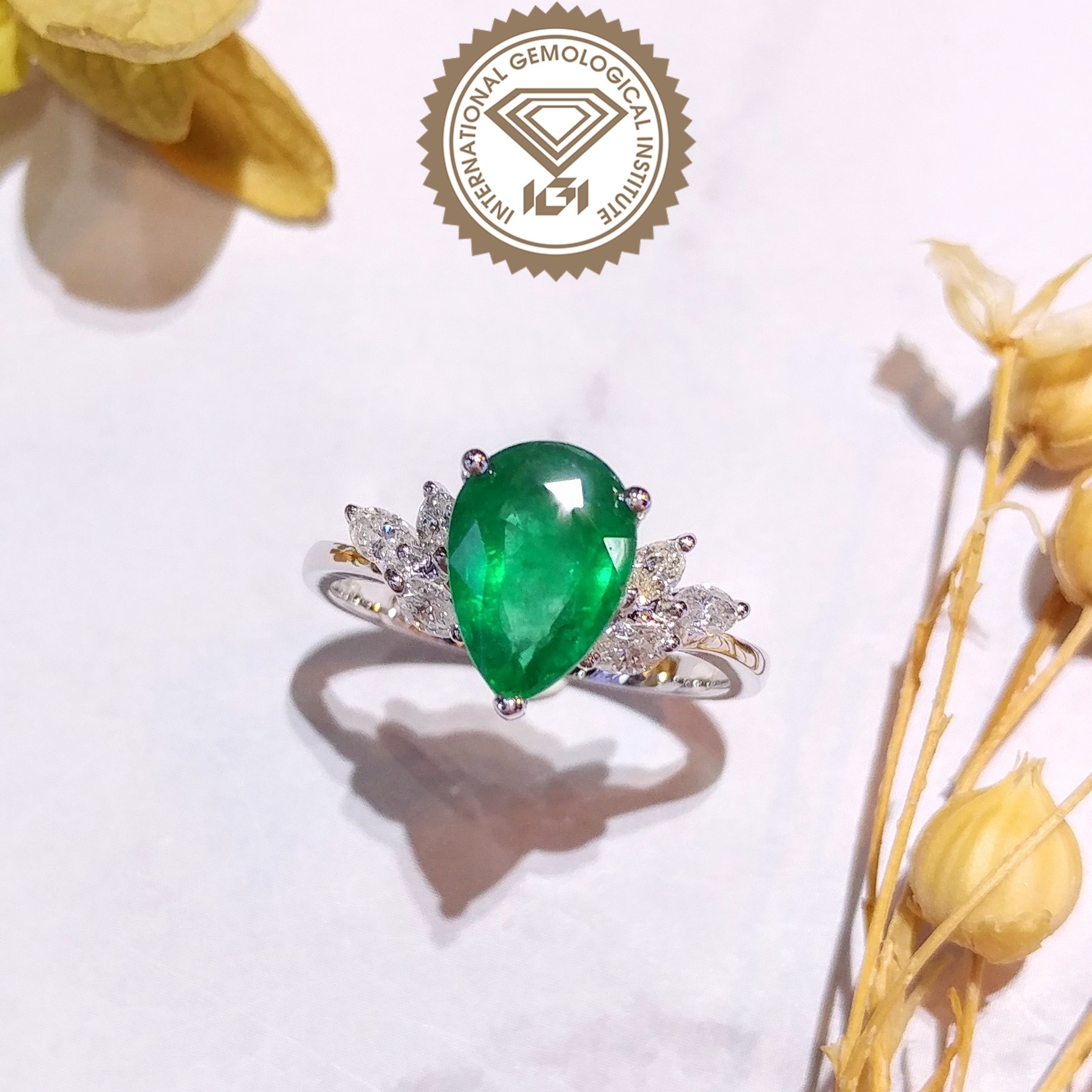18K White Gold 1.54ct Emerald and Diamond Ring