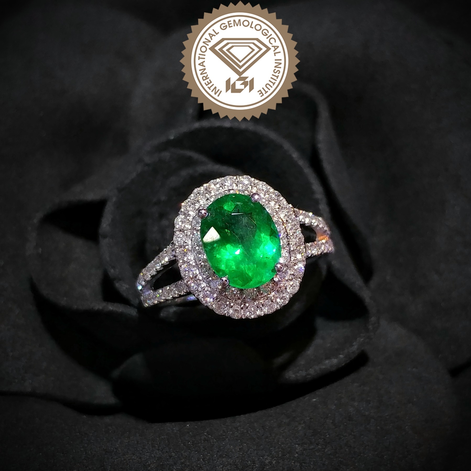 18K White Gold 1.32ct Emerald and Diamond Ring