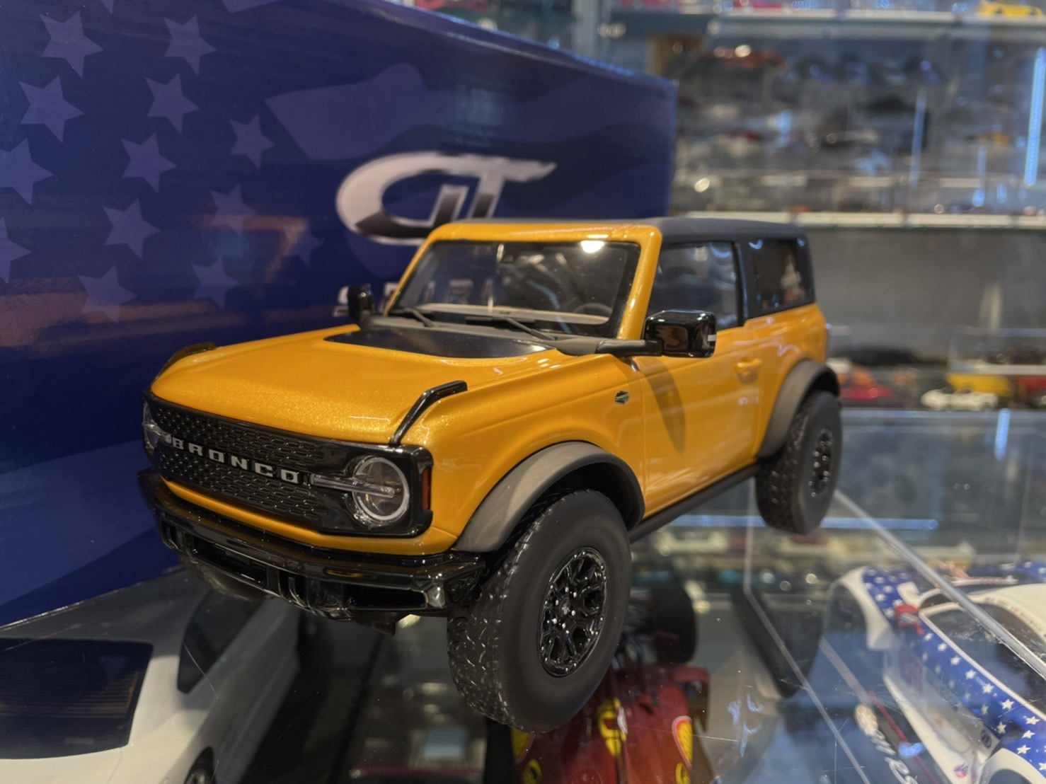 GT SPIRIT US044 Ford Bronco Wildtrak 1/18 (樹酯車)