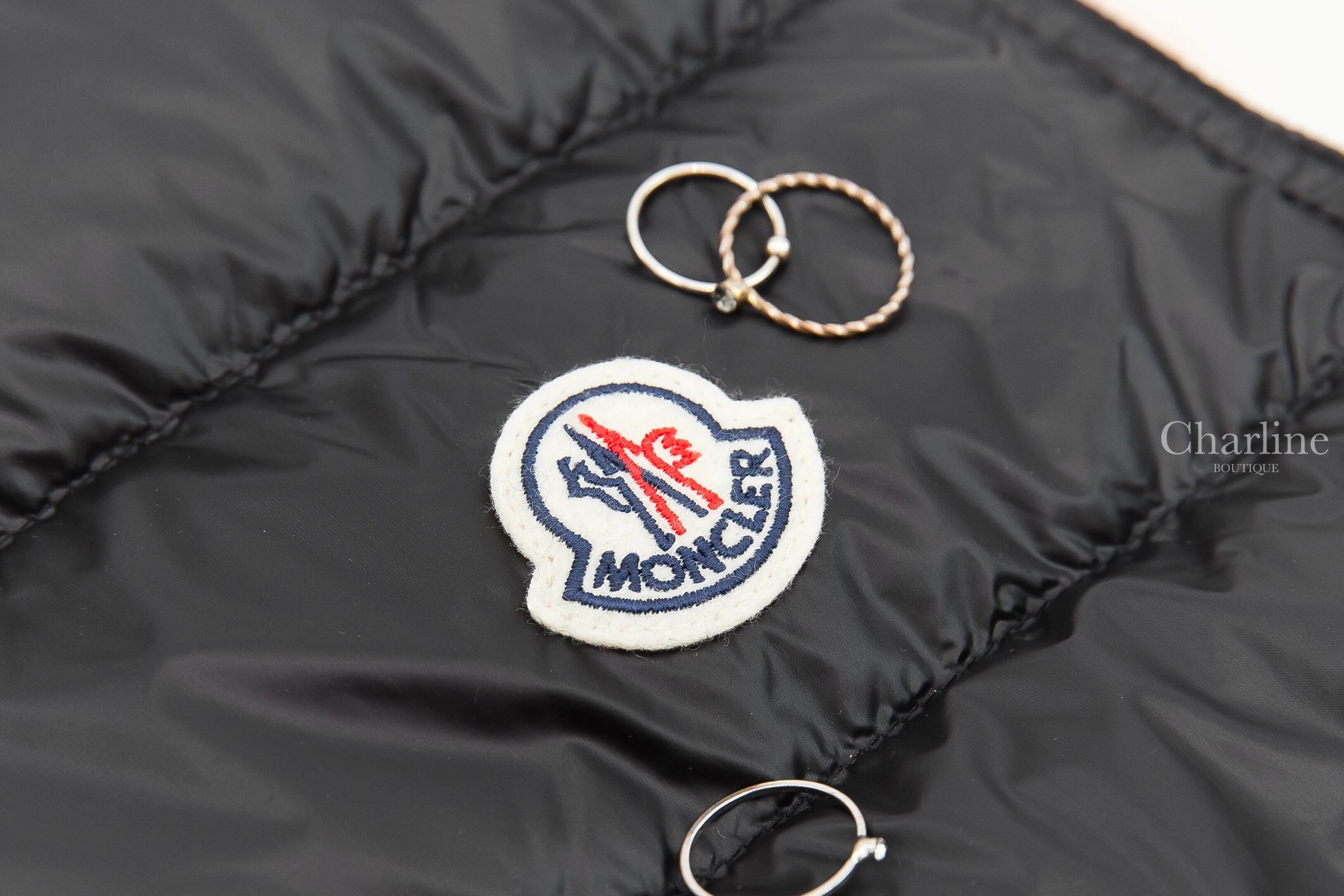 Moncler Gui 黑色小立領拉鍊口袋亮面羽絨背心