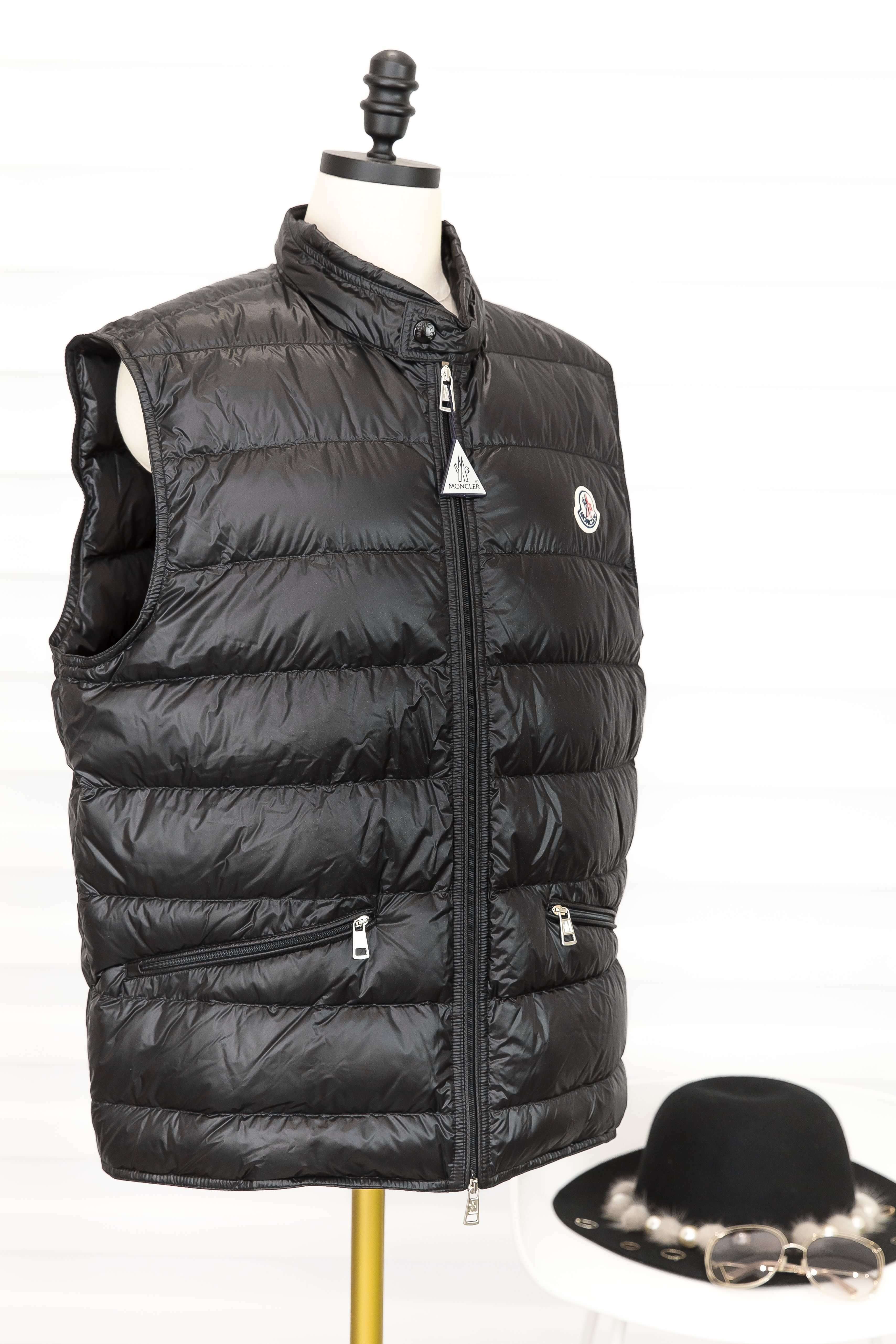 Moncler Gui 黑色小立領拉鍊口袋亮面羽絨背心-Charline Boutique 精品代購