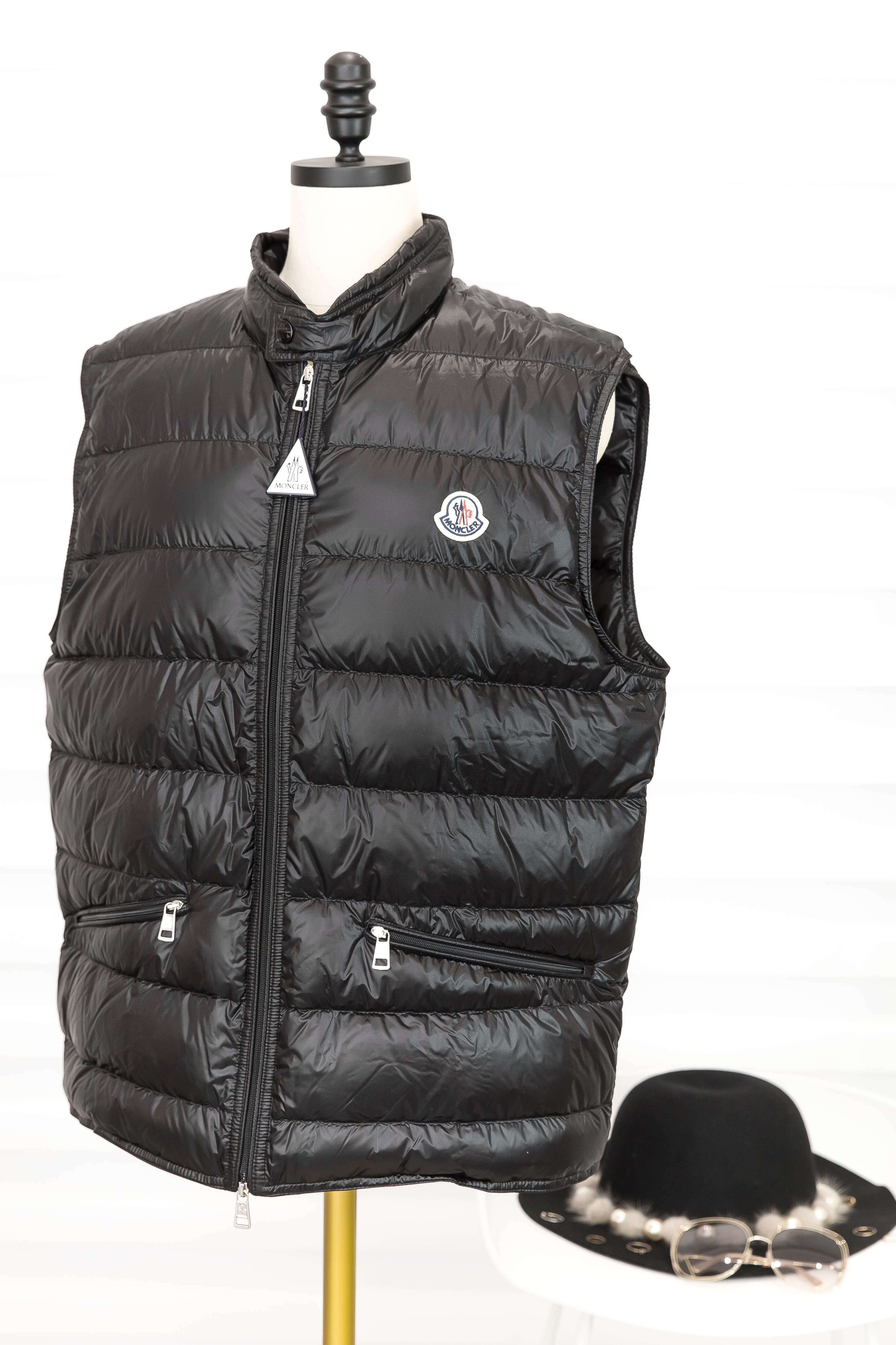 Moncler Gui 黑色小立領拉鍊口袋亮面羽絨背心-Charline Boutique 精品代購