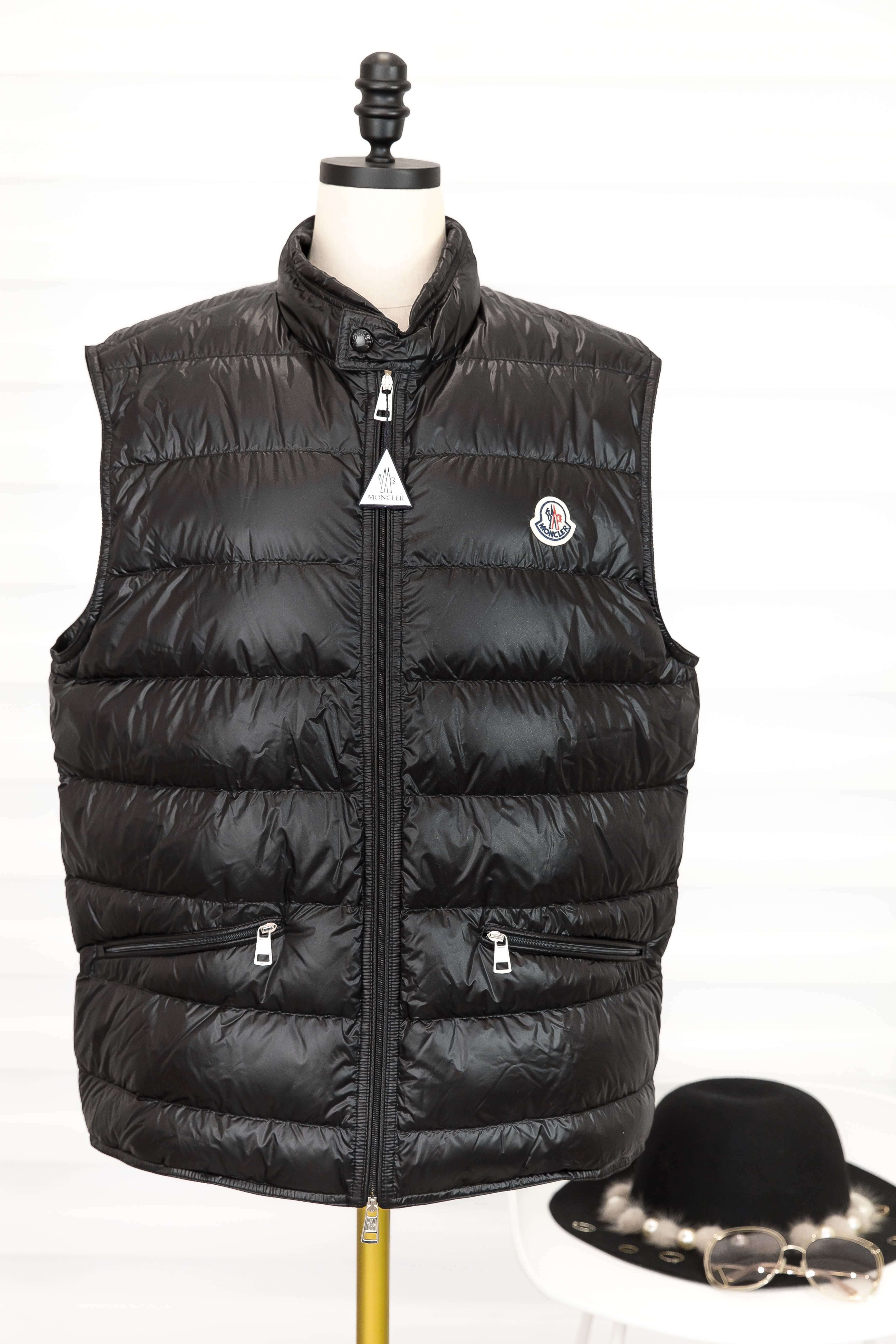 Moncler Gui 黑色小立領拉鍊口袋亮面羽絨背心-Charline Boutique 精品代購