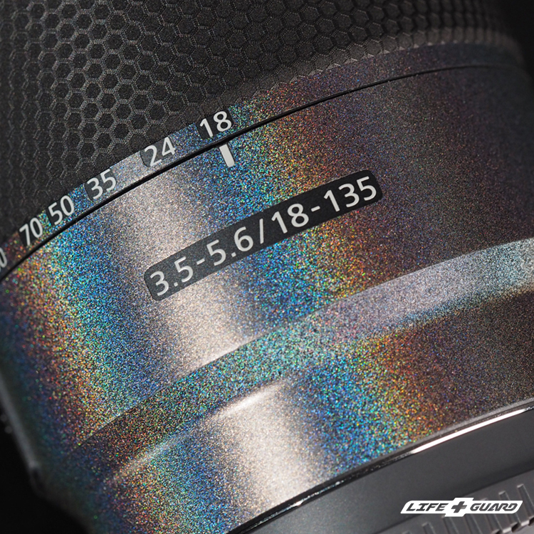 SONY E 18-135mm F3.5-5.6 OSS (APSC) 專機專屬鏡頭貼膜特寫，LIFE+GUARD 設計風格