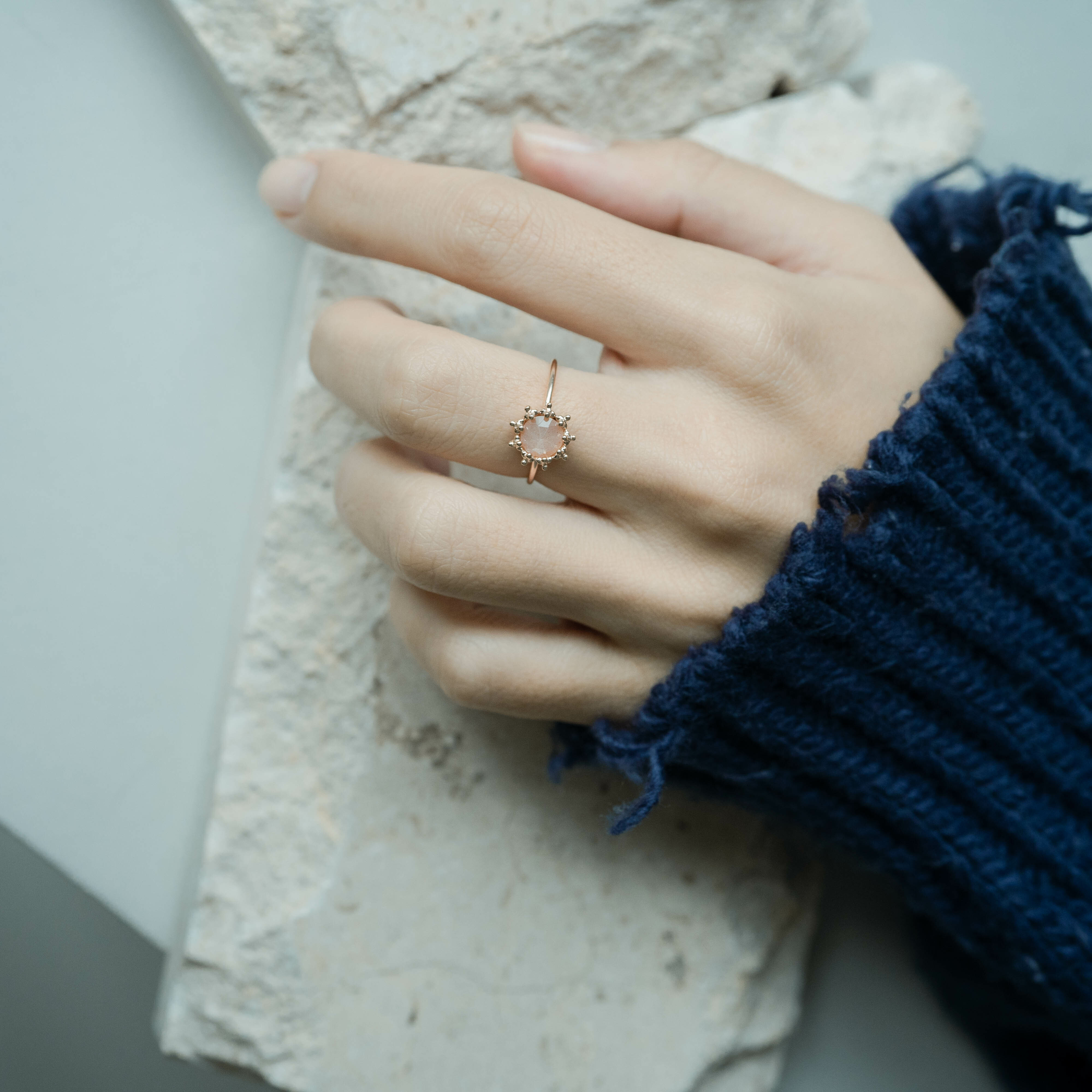 Big Sunshine蜜桃月光石細戒