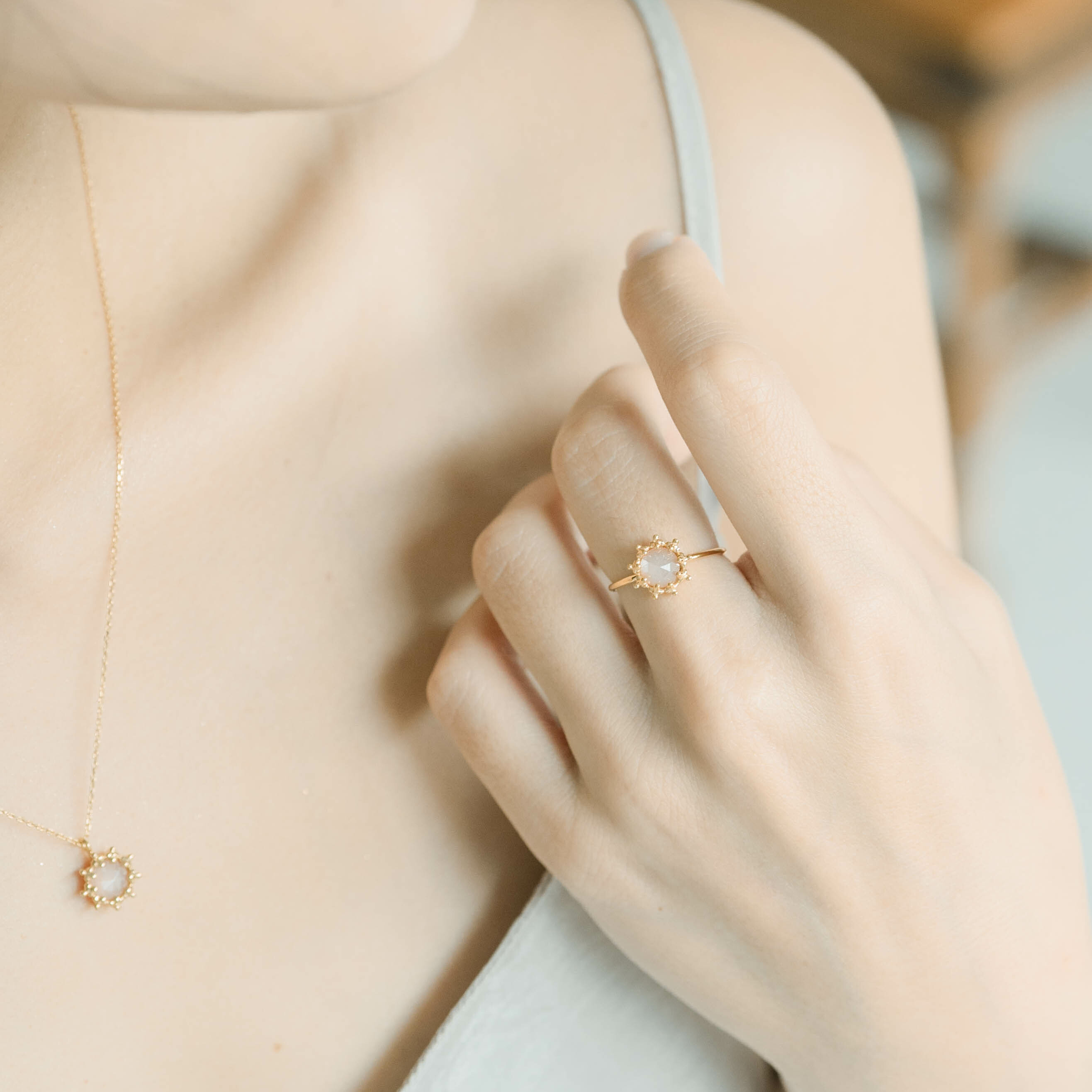 Big Sunshine蜜桃月光石細戒