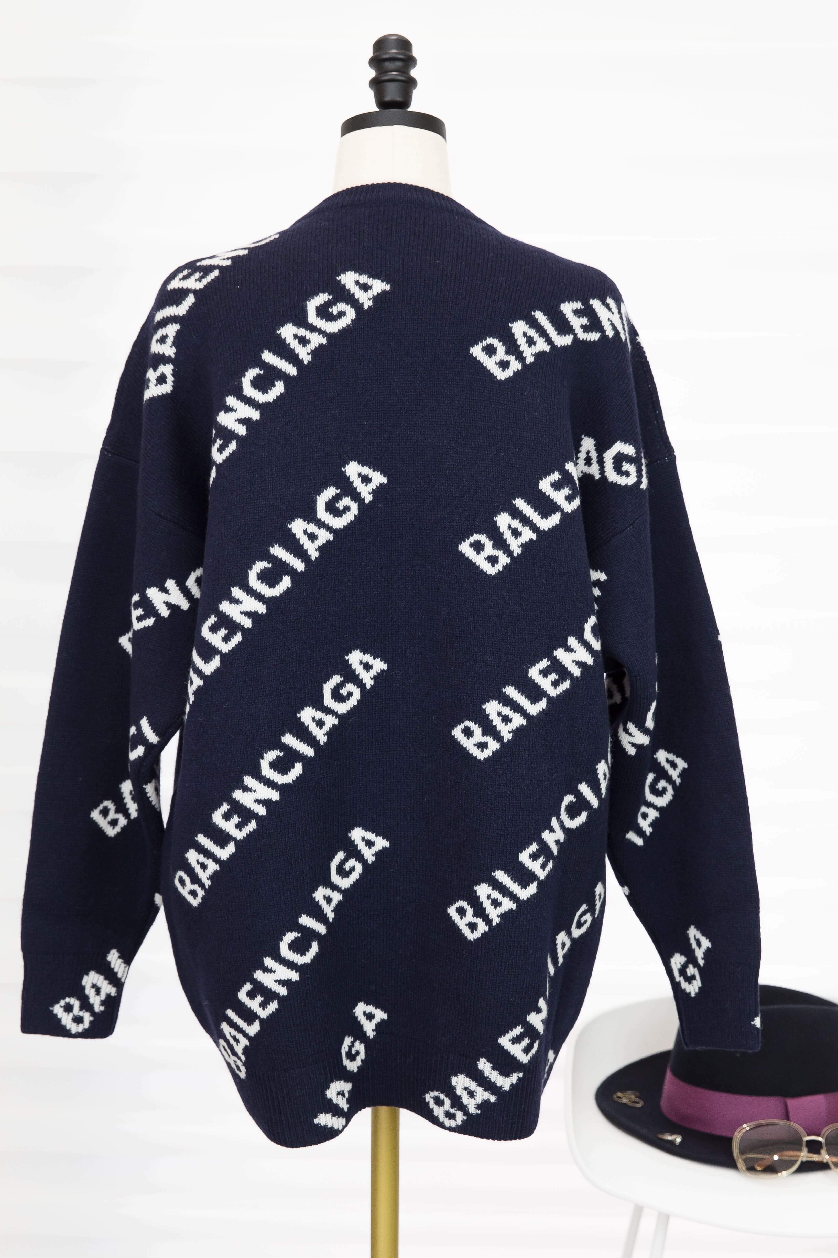 Balenciaga Women's Allover Logo Crewneck In Navy/White 海軍藍滿版白色 Logo 羊毛混紡長版長袖毛衣-Charline Boutique 精品代購