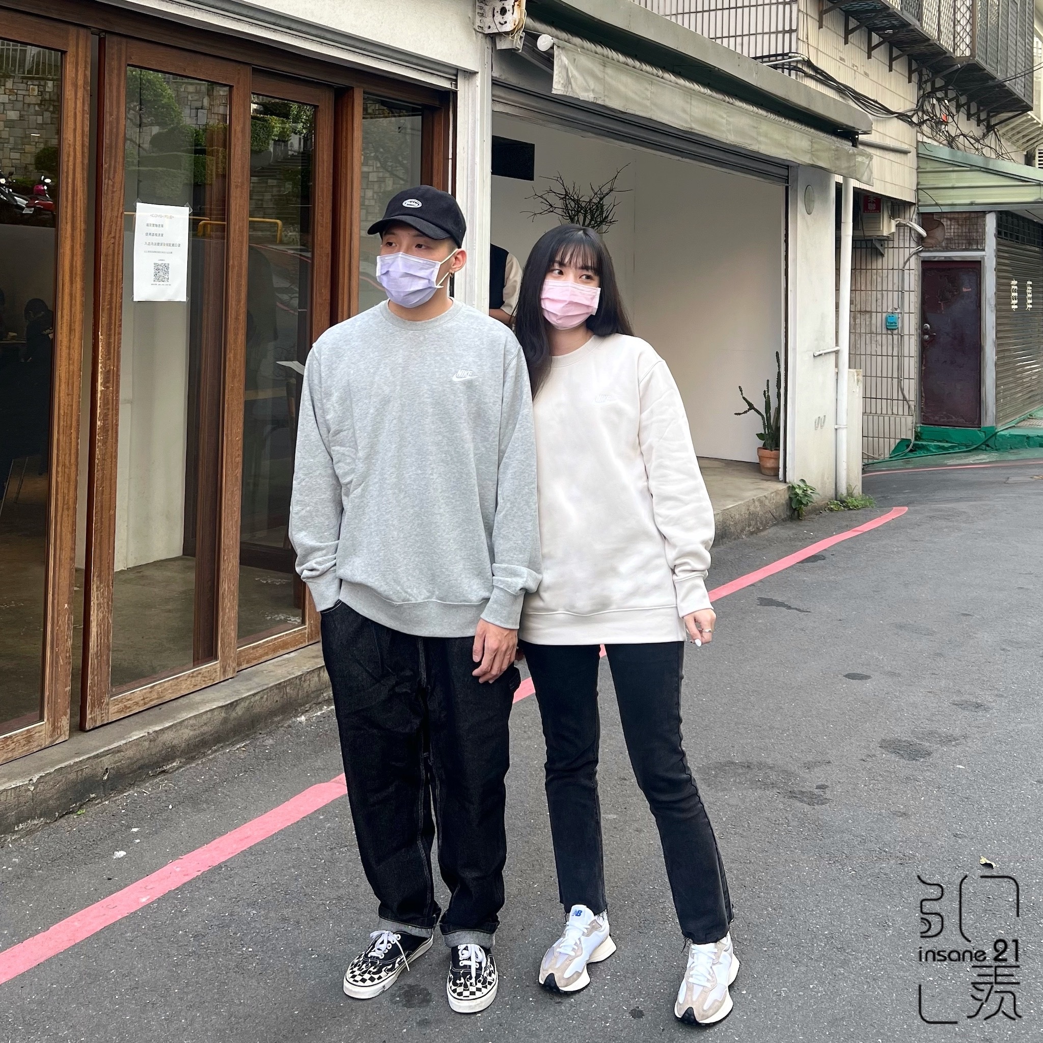 NIKE NSW SPORTWEAR 字體小標 刺繡 大學T 情侶款 黑//灰 BV2667-010/063