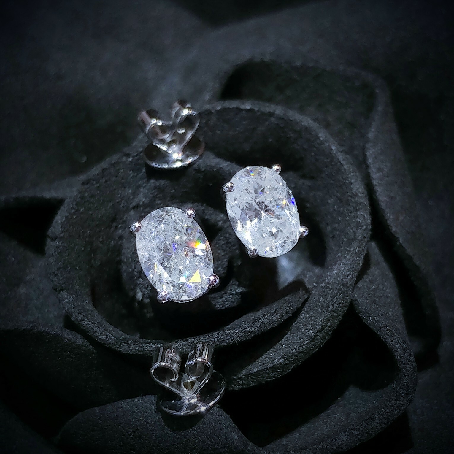 全新18K白金【主石1卡64份蛋形鑽石】耳環