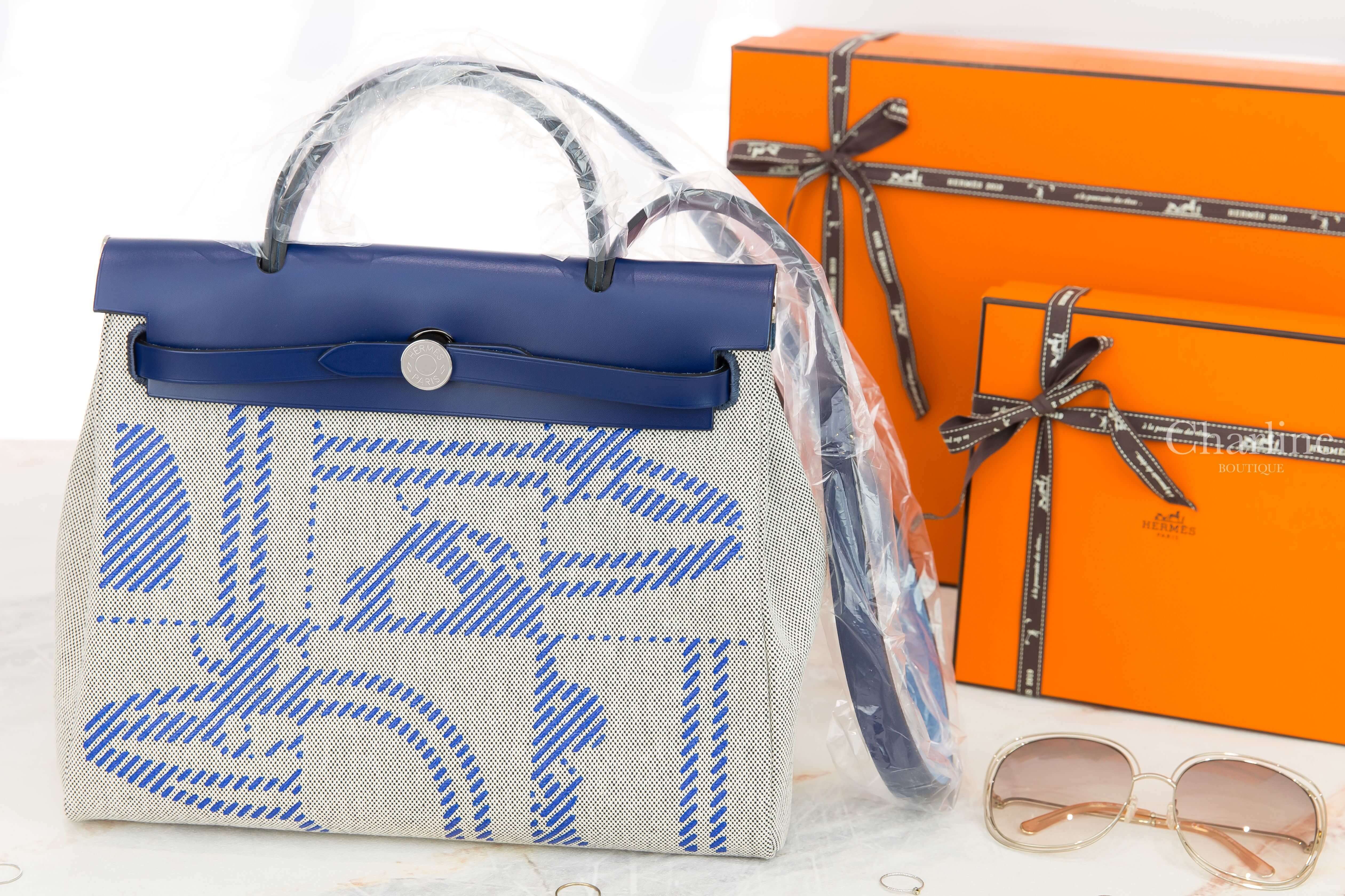 Hermès Herbag Zip 31cm Retourne Bag Z刻法國藍/黑色/藍寶石色馬轡圖騰銀釦手提肩背包-Charline Boutique 精品代購