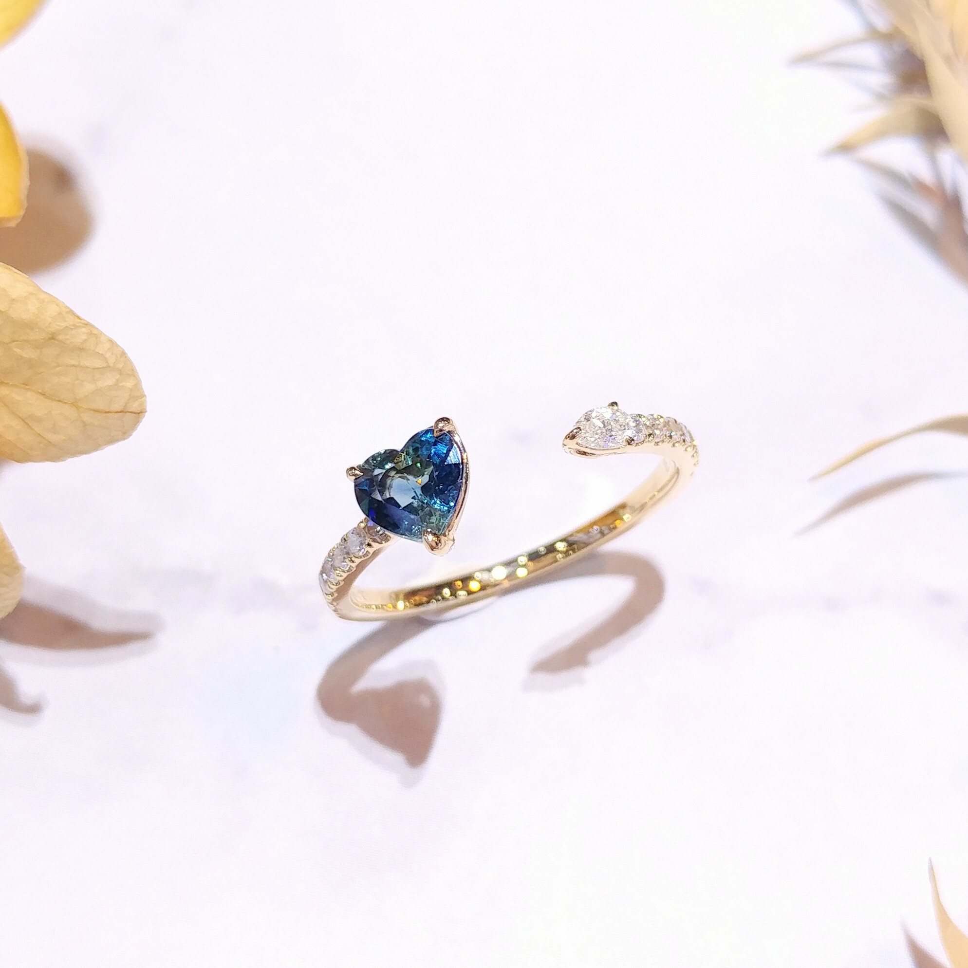 全新18K白金【單粒58份心形粉藍寶石】配19份鑽石戒指