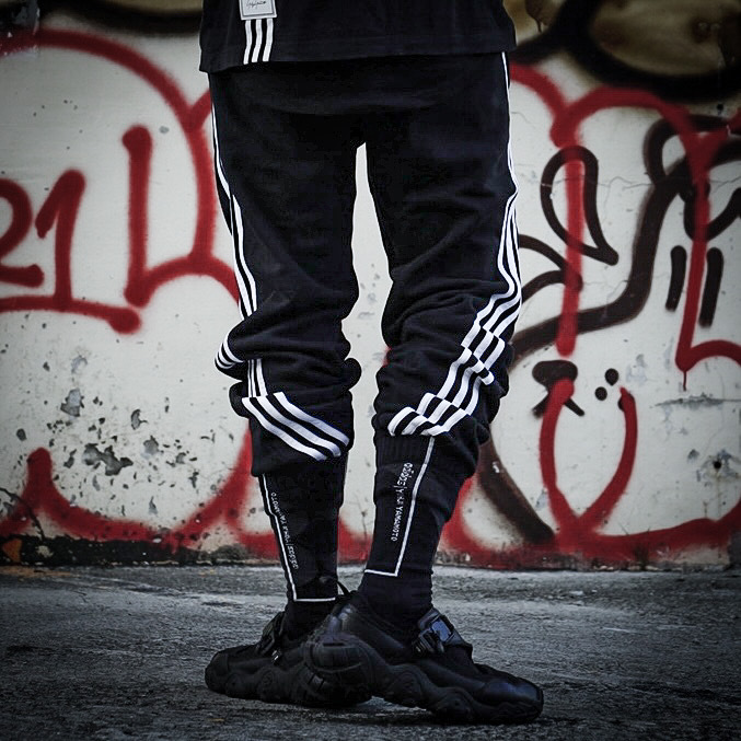 【 adidas 3-STRIPES WRAP SW 三條紋曲線縮口褲】