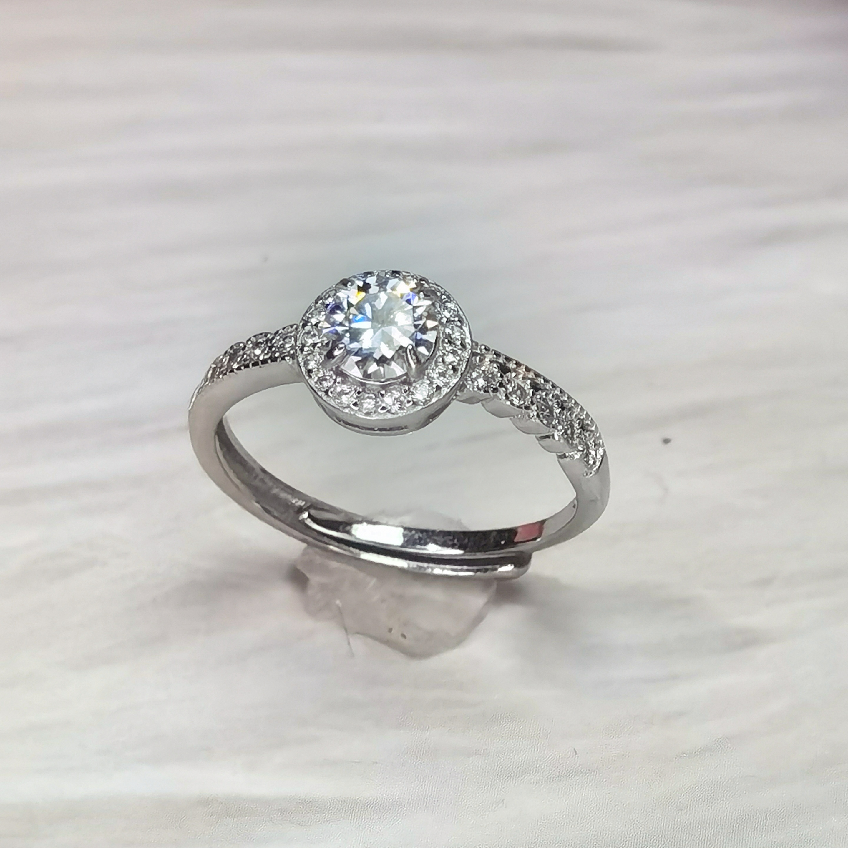 50份莫桑鑽戒指R05C4