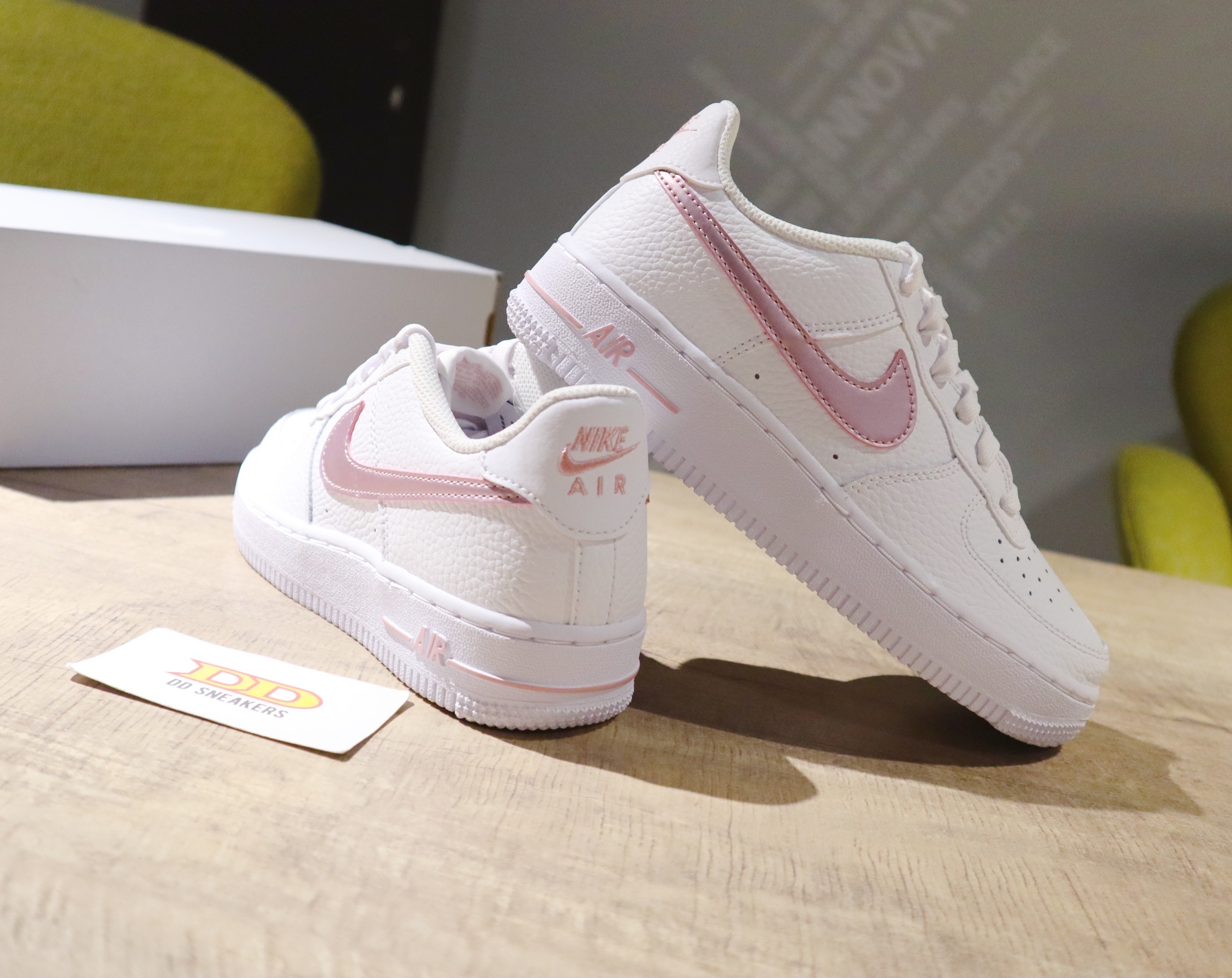 Nike air force 1 femme rose gold hot sale