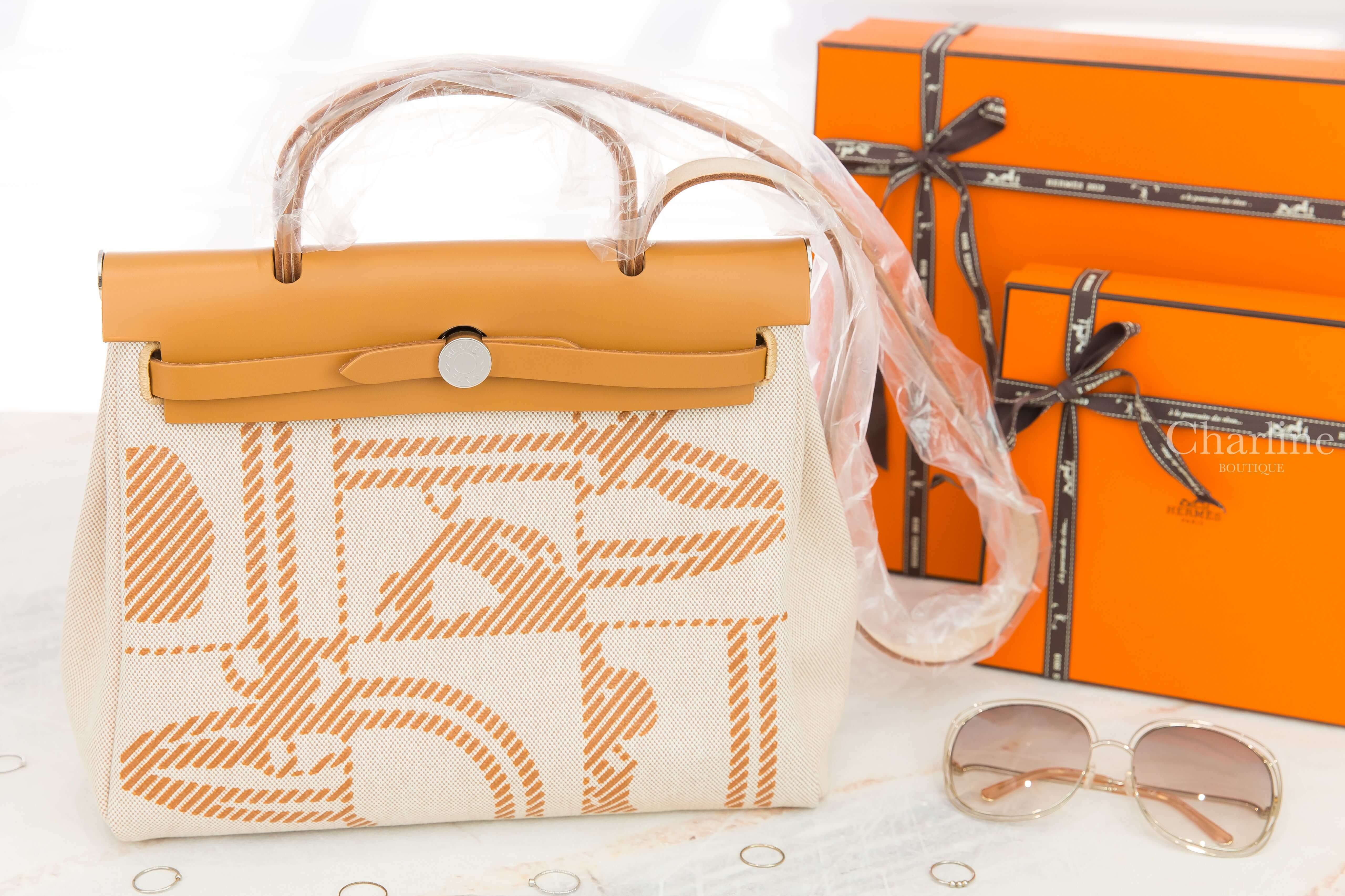 Hermès Herbag Zip 31cm Retourne Bag Z刻自然沙色/淺褐米色馬轡圖騰銀釦手提肩背包-Charline Boutique 精品代購
