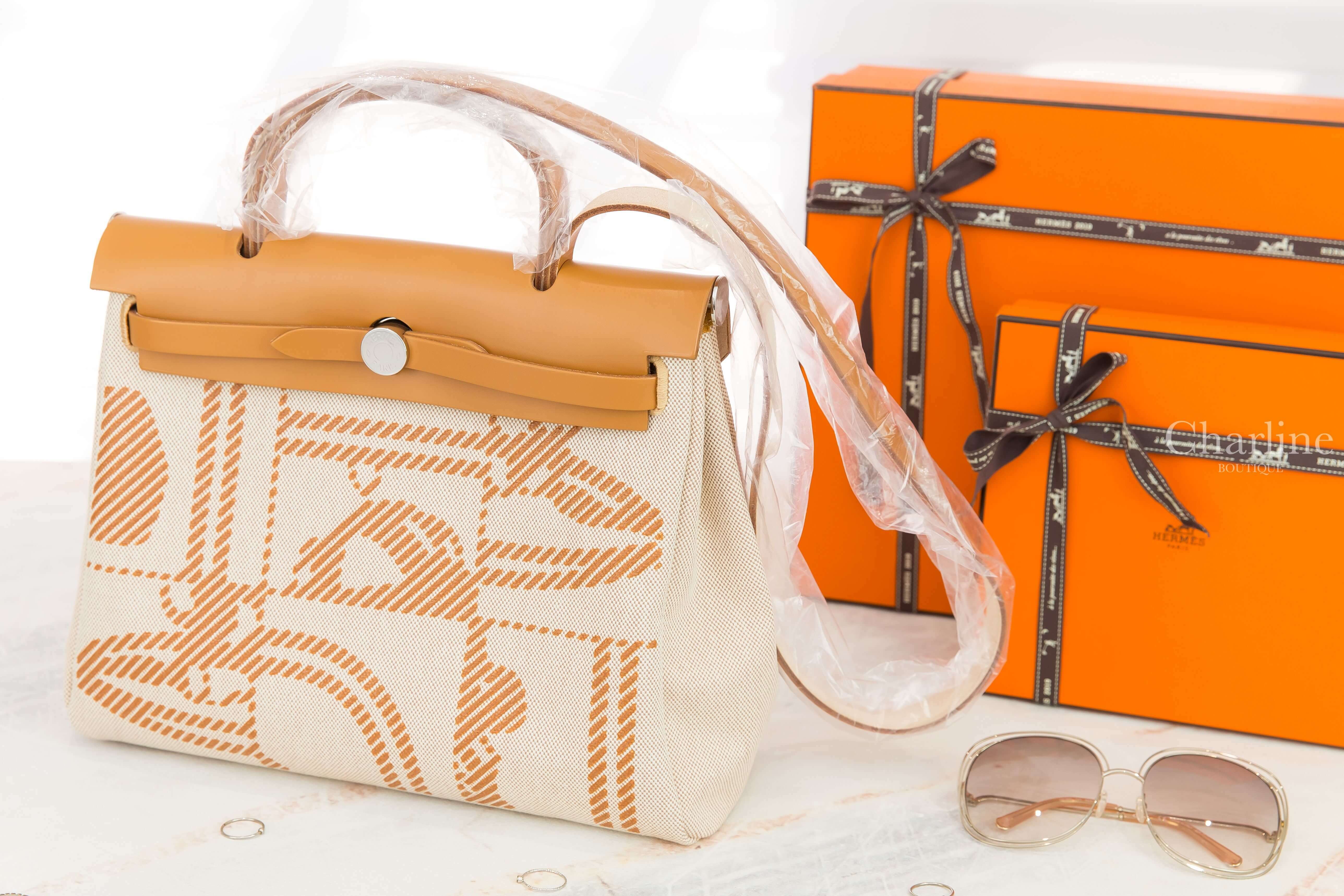 Hermès Herbag Zip 31cm Retourne Bag Z刻自然沙色/淺褐米色馬轡圖騰銀釦手提肩背包-Charline Boutique 精品代購