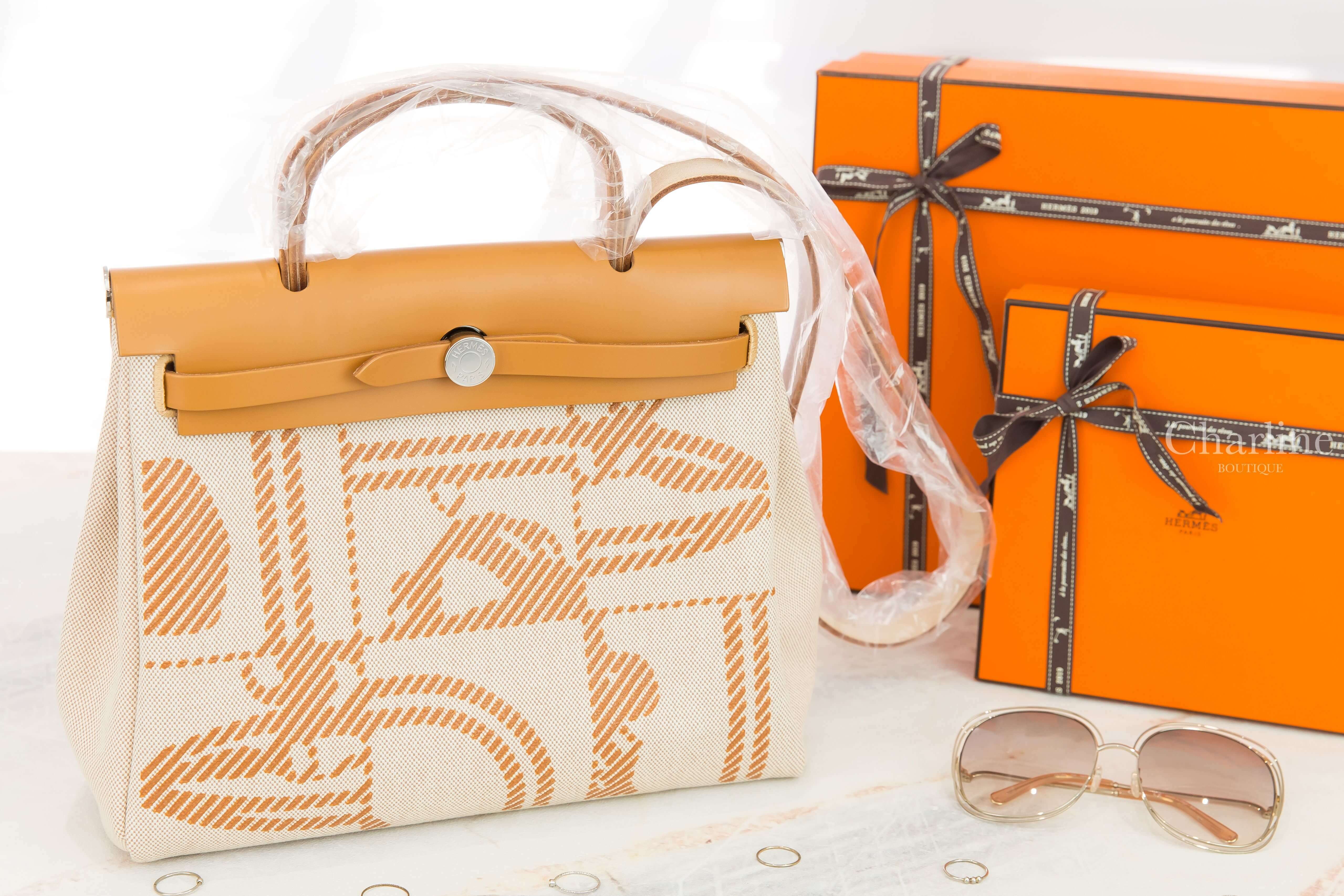 Hermès Herbag Zip 31cm Retourne Bag Z刻自然沙色/淺褐米色馬轡圖騰銀釦手提肩背包-Charline Boutique 精品代購