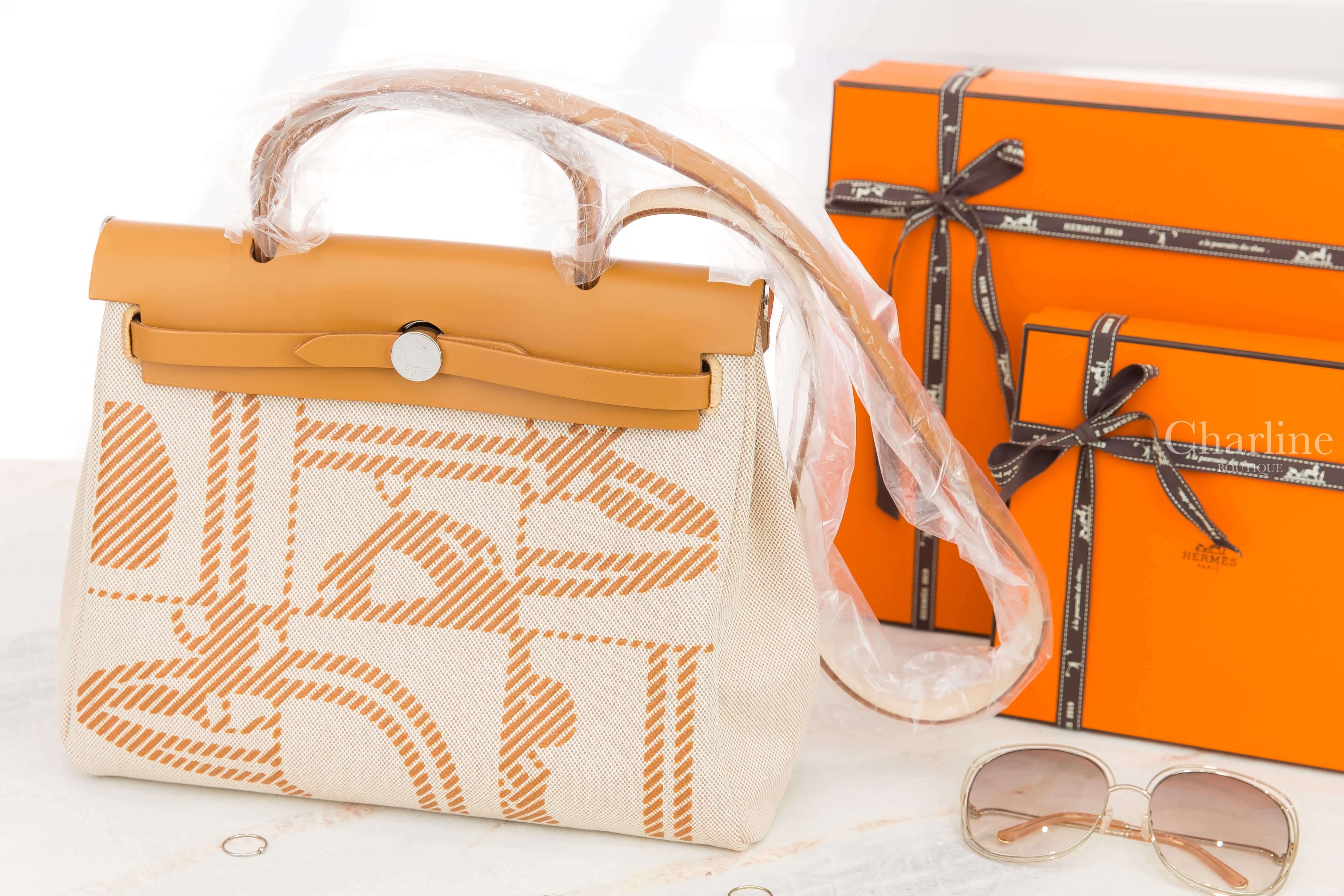 Hermès Herbag Zip 31cm Retourne Bag Z刻自然沙色/淺褐米色馬轡圖騰銀釦手提肩背包-Charline Boutique 精品代購