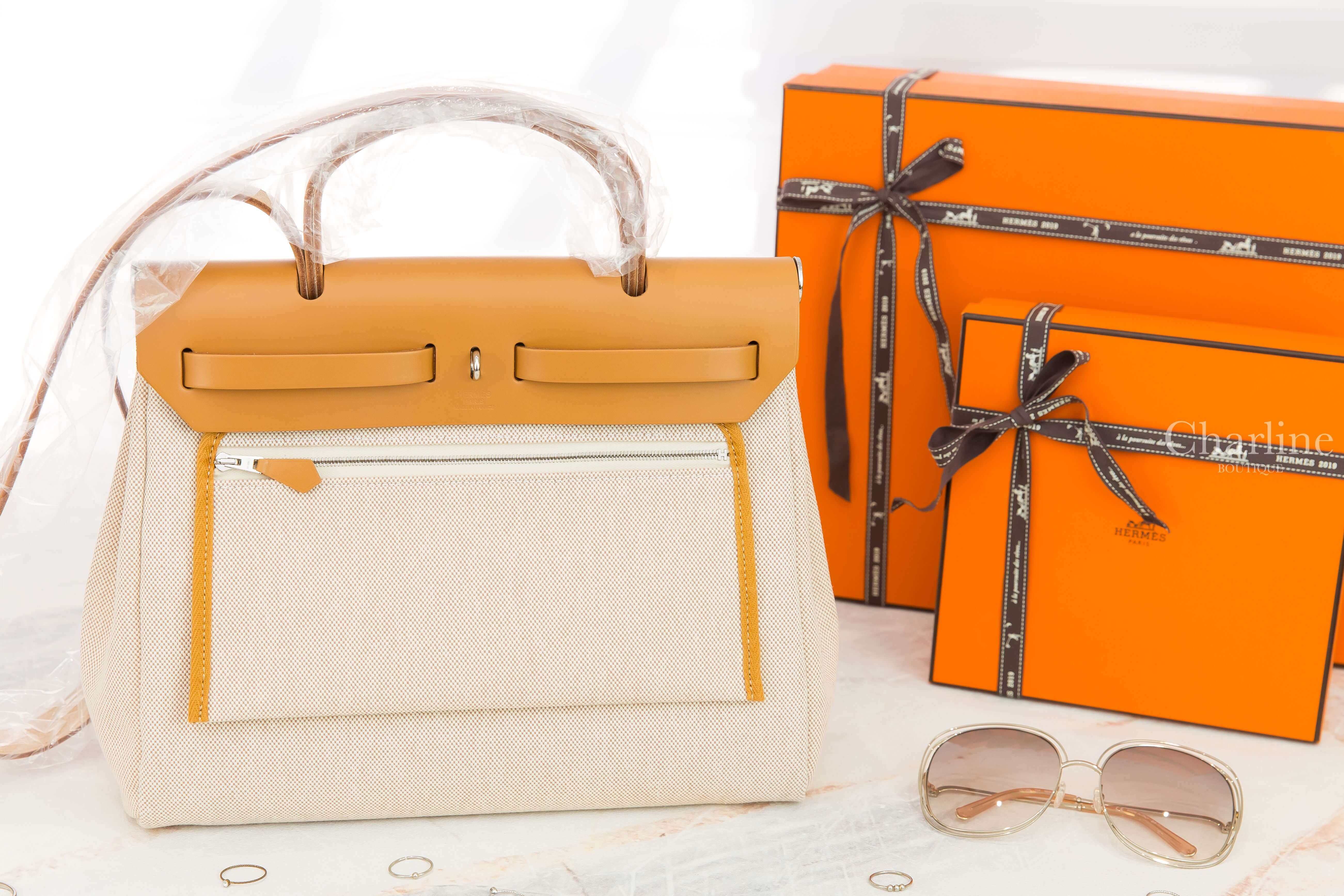 Hermès Herbag Zip 31cm Retourne Bag Z刻自然沙色/淺褐米色馬轡圖騰銀釦手提肩背包-Charline Boutique 精品代購