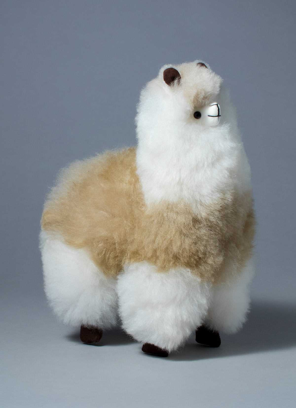 【秘魯國家館】ST.MALO 秘魯工匠手工原生羊駝毛仿真羊駝家飾娃娃32CM-2065UH-北歐雪松