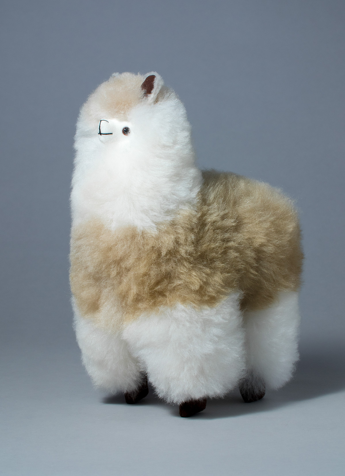 【秘魯國家館】ST.MALO 秘魯工匠手工原生羊駝毛仿真羊駝家飾娃娃32CM-2065UH-北歐雪松