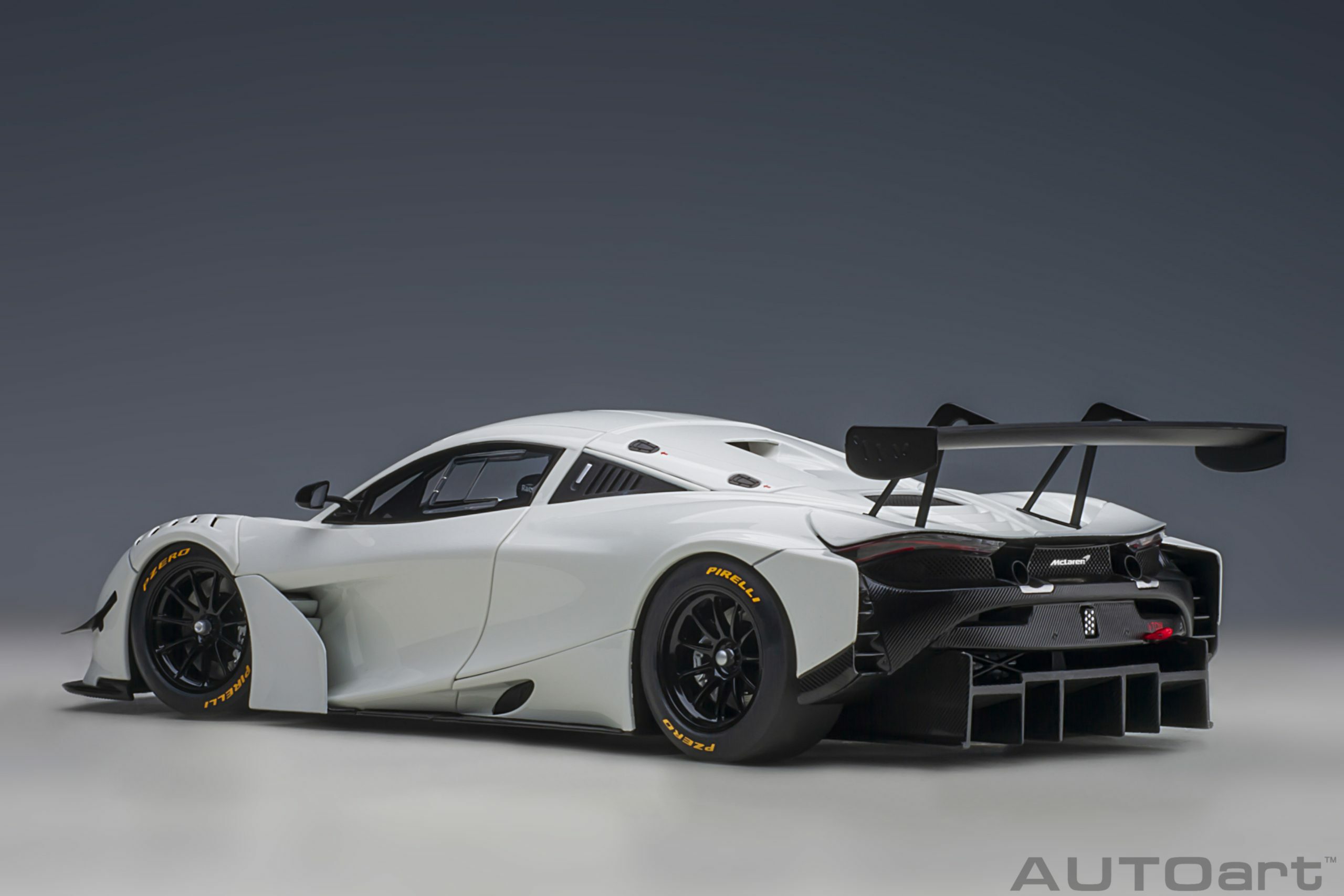 1/18 AUTOART McLaren 720S GT3 Plain Body Version (White) (81940)