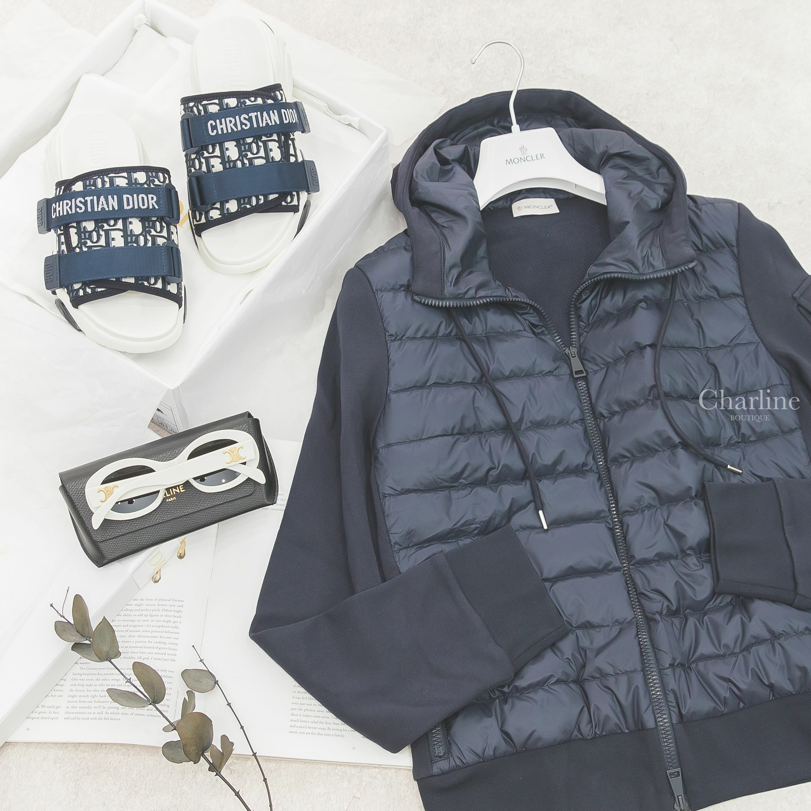 Dior 白底深藍色復古刺繡 Logo 魔鬼氈厚底拖鞋,Celine 白色橢圓框側邊金色凱旋門太陽眼鏡,Moncler 深藍色拼接棉質連帽拉鍊口袋輕羽絨外套-Charline Boutique 精品代購