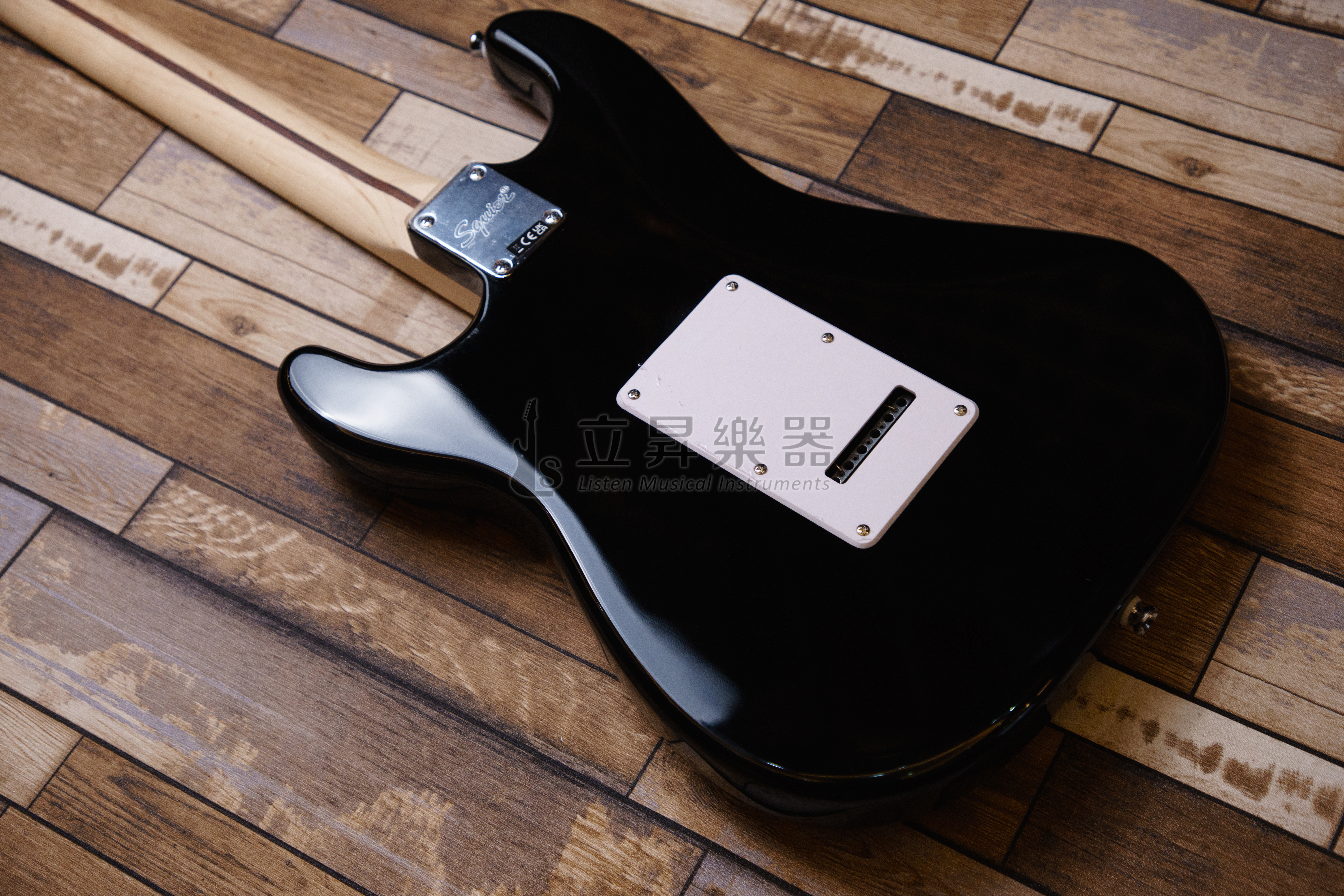 Squier 電吉他 Squier Affinity Stratcaster MN BLK 楓木指板 2點式搖座 單單單 黑色 第 5 張圖片｜三峽吉他 / Bass