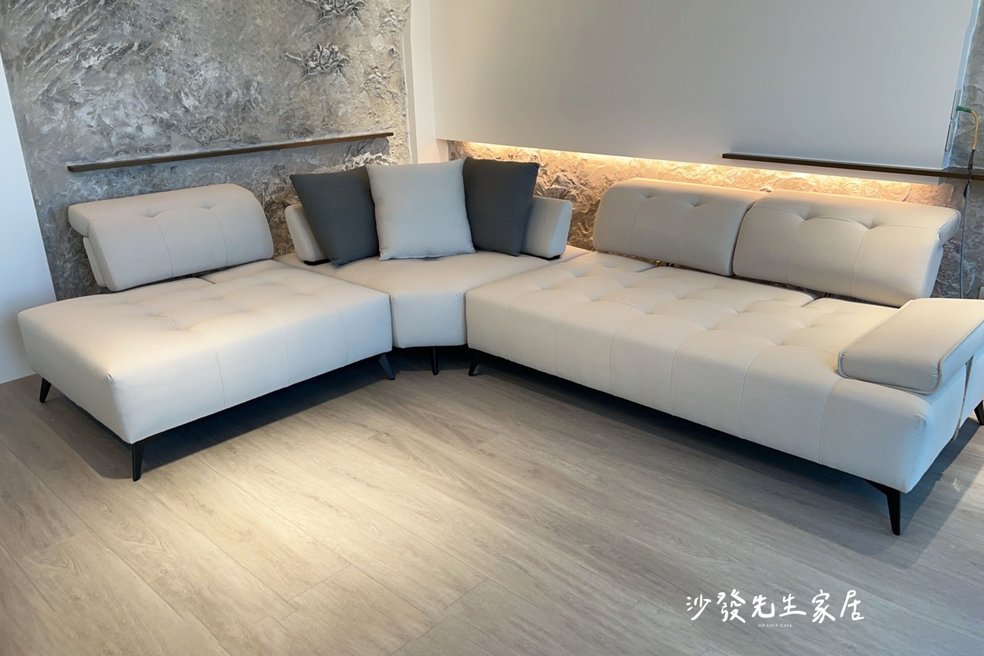 雙功能沙發一個寬敞L型的大沙發