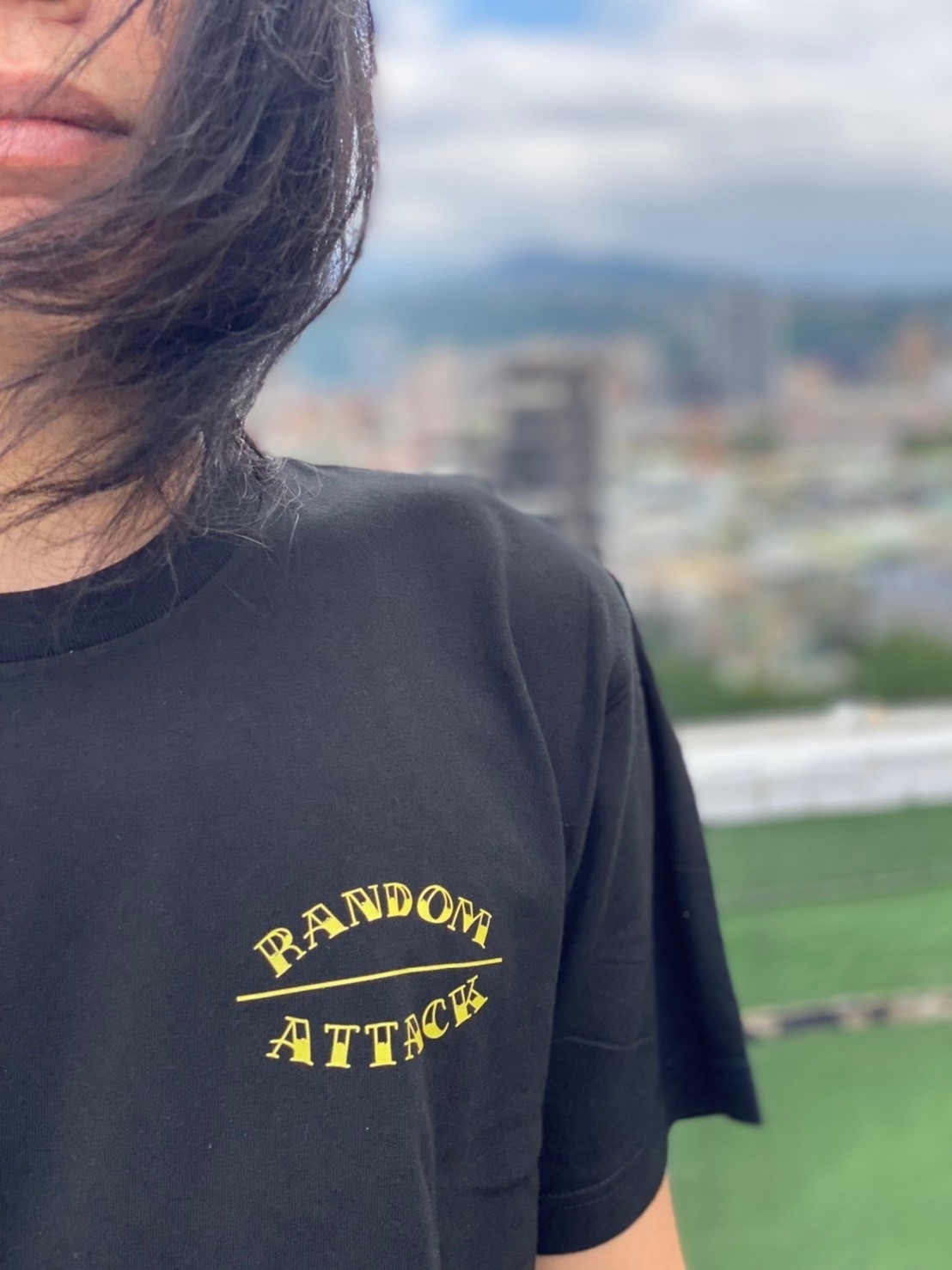 【隨性Random】攻勢彩圖TEE（黑）